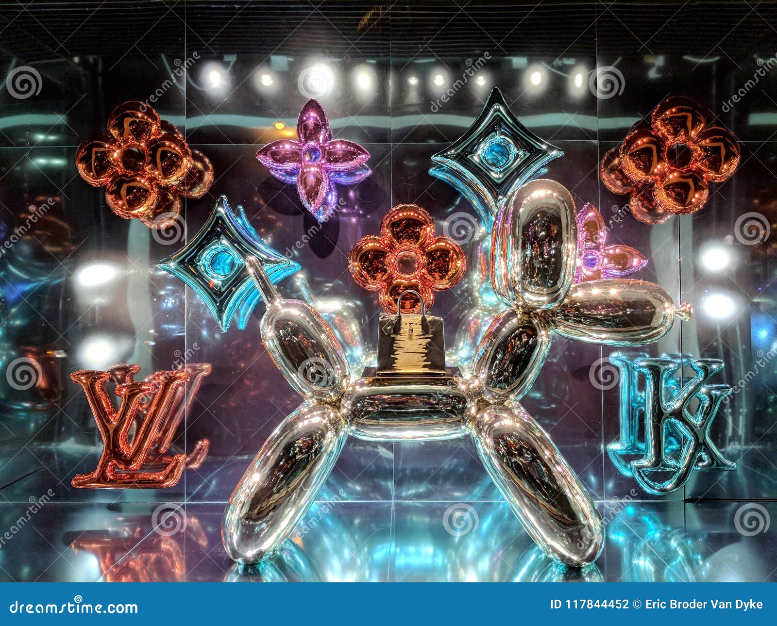 Louis Vuitton X Jeff Koons - the Masters Collection Display