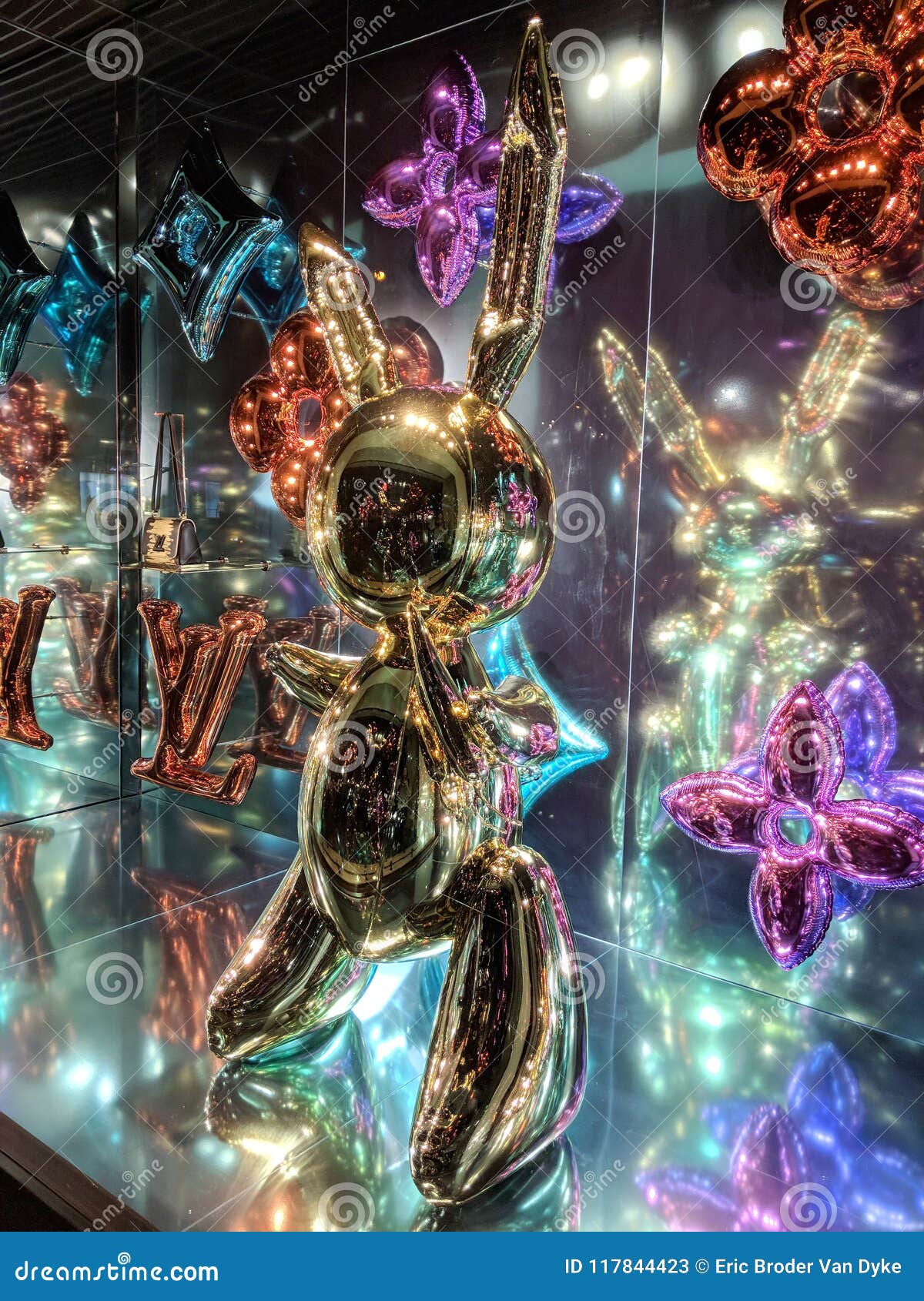 Louis Vuitton X Jeff Koons - the Masters Collection Window Display  Editorial Stock Photo - Image of shiny, design: 117844423