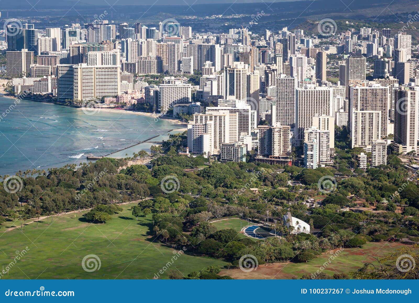 Waikiki Shell Hawaii imagen de archivo. Imagen de oahu 100237267