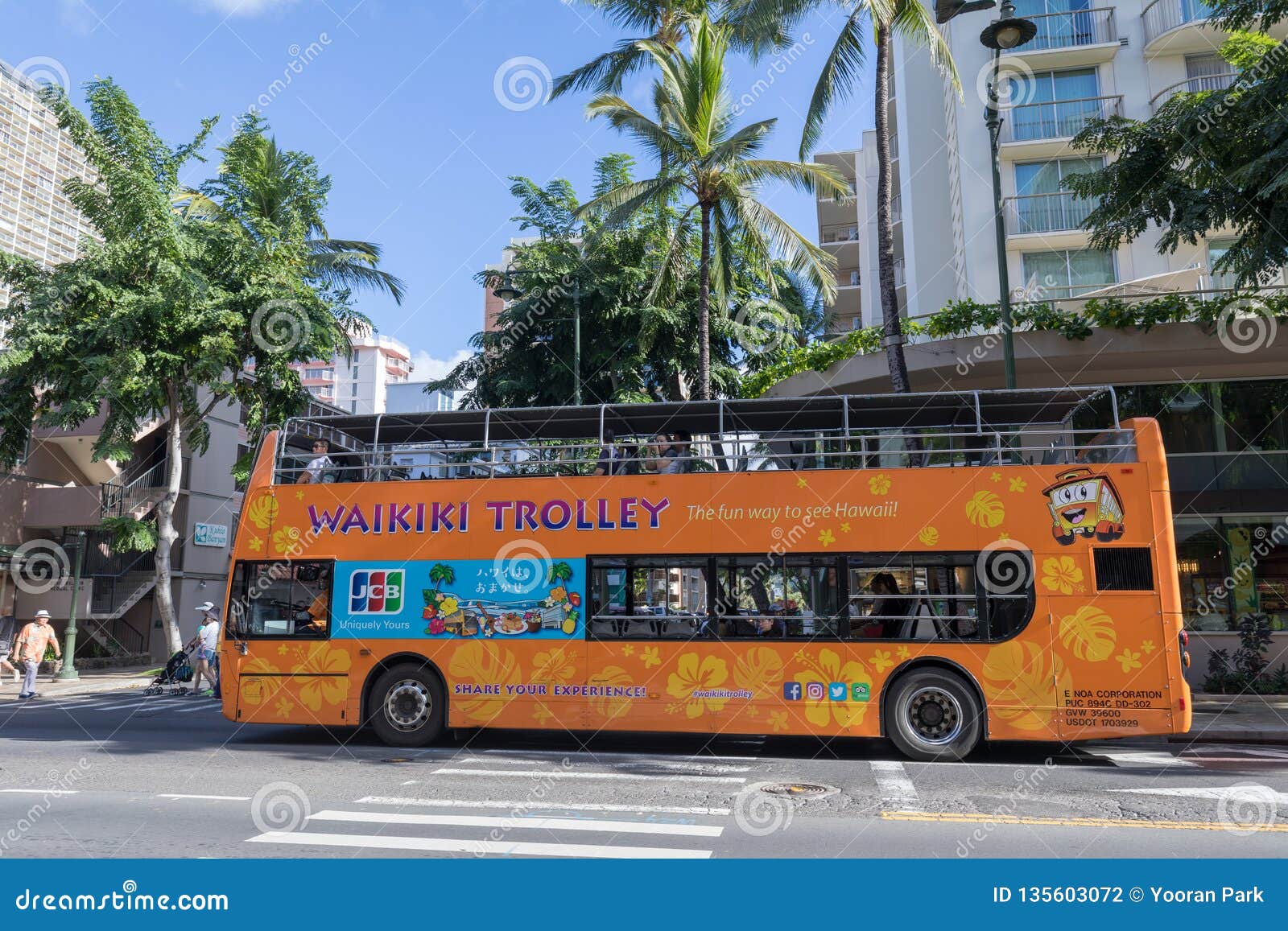 honolulu tourist bus