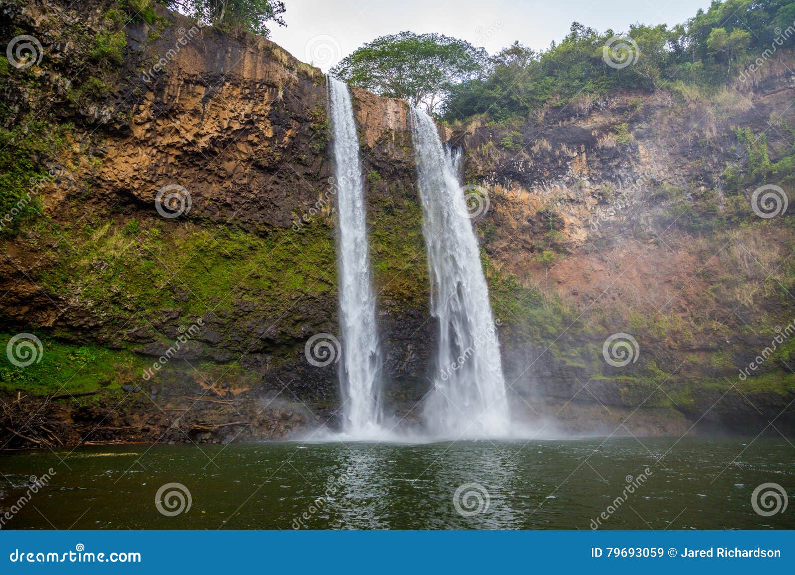 wailua falls in kauai hawaii