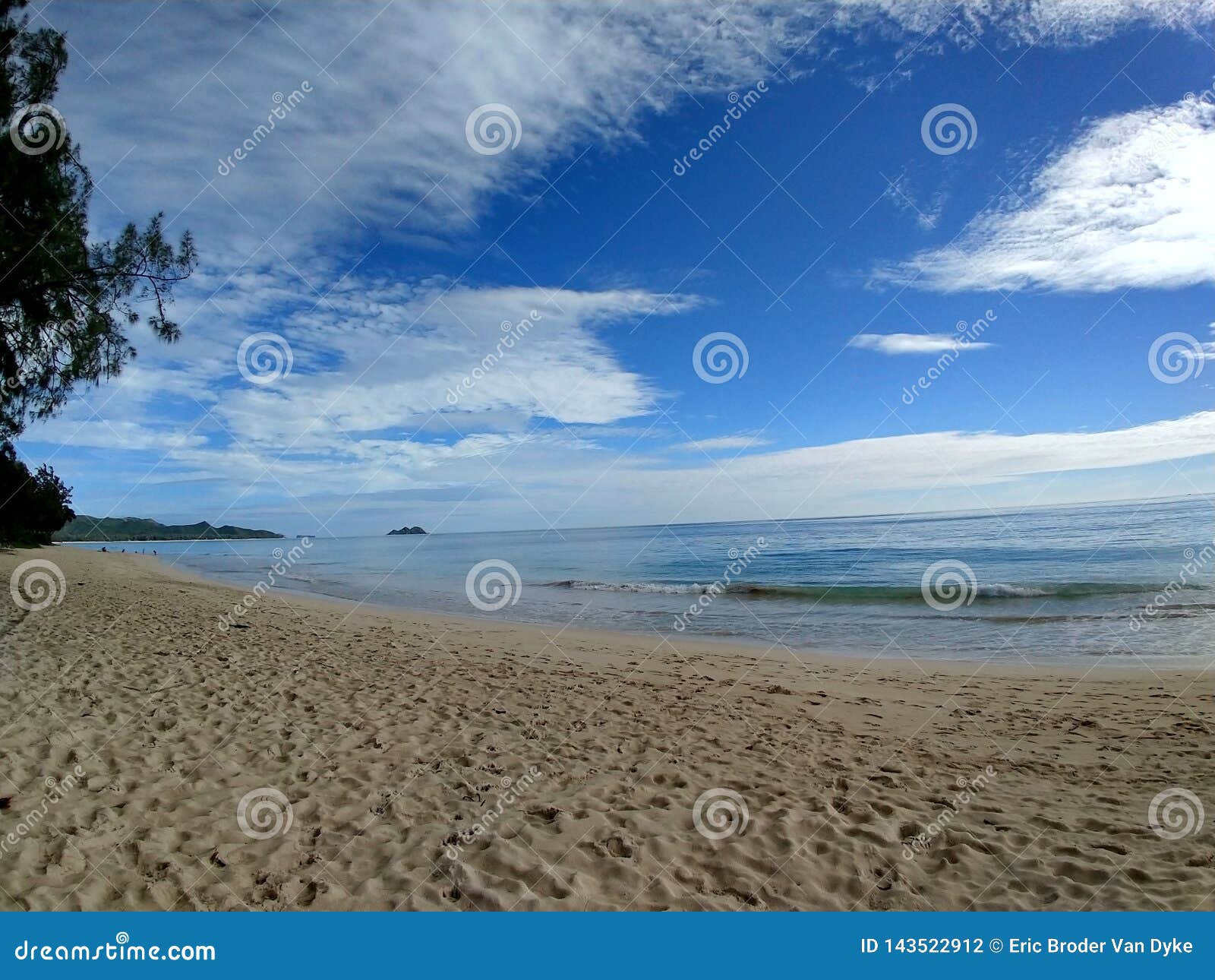 waimanalo beach looking towards mokulua islands