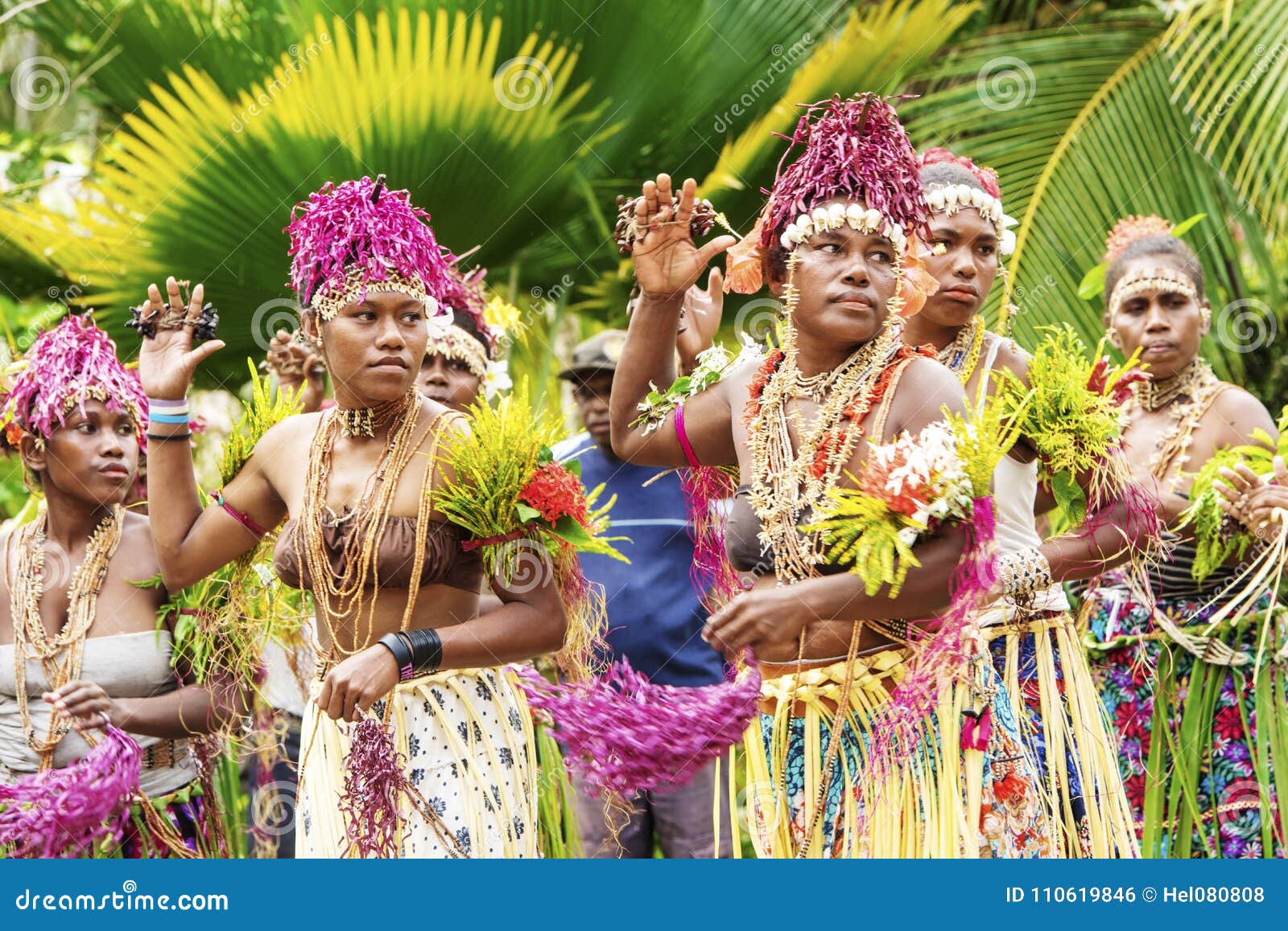 Traditional melanesian dance in Solomon islands - Download stock