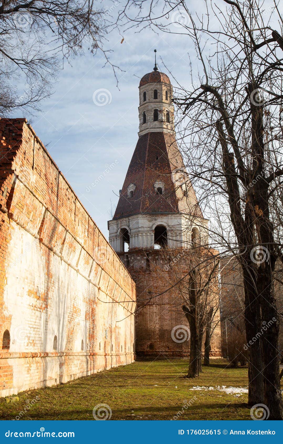 a walk along the simonov monastery in moscow