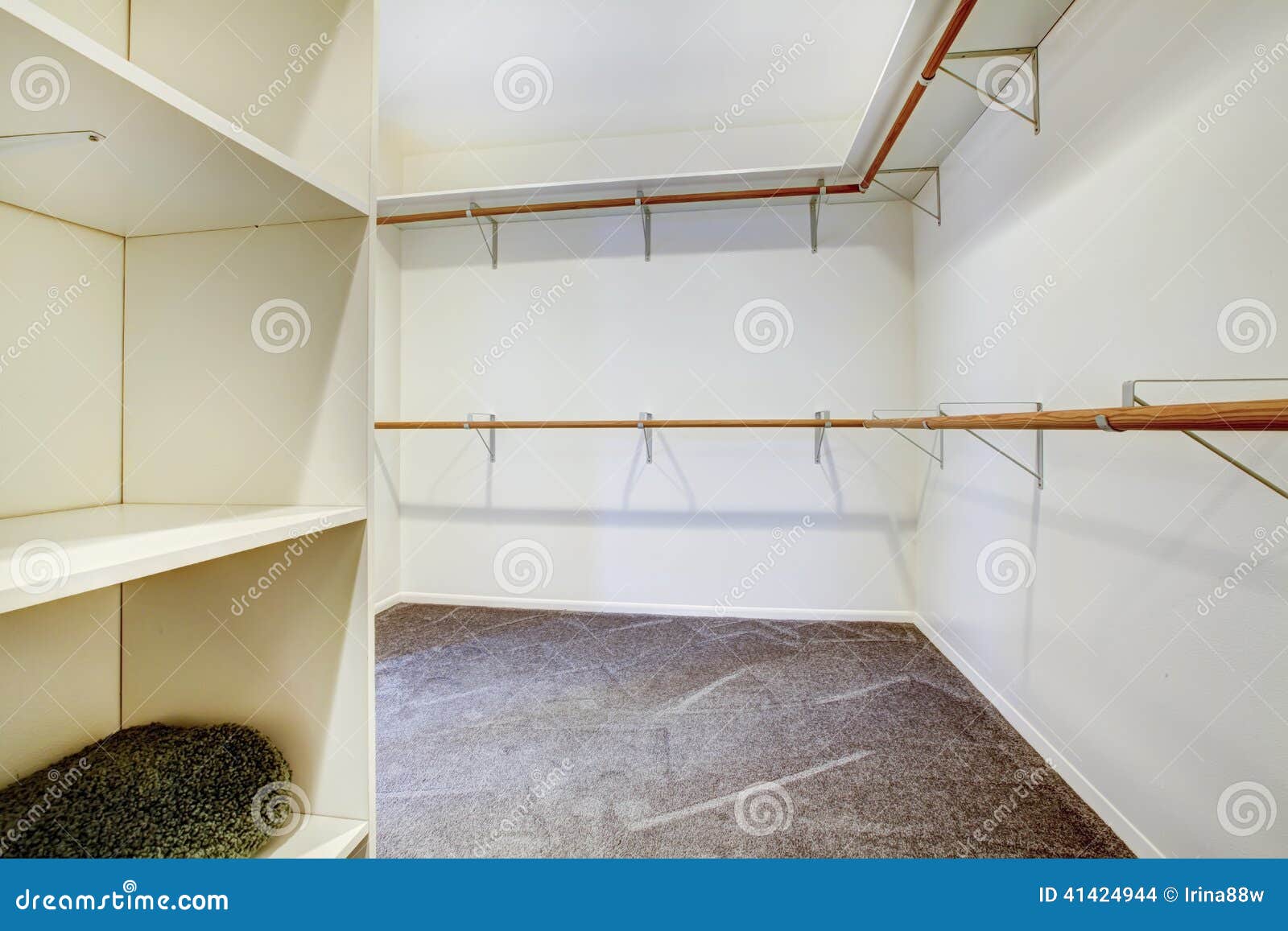Walk-in Empty Closet Stock Photo - Image: 41424944