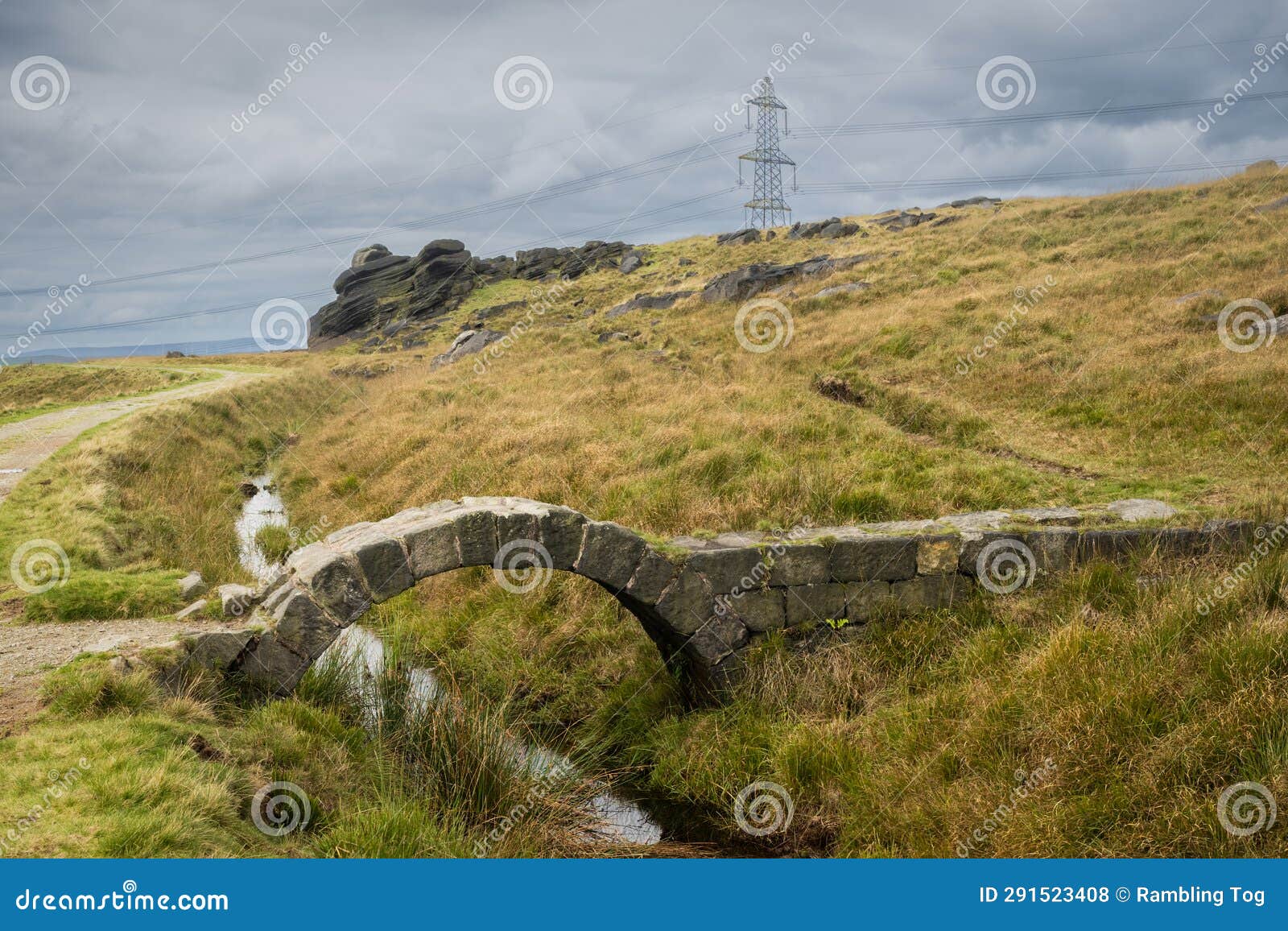 walking along the pennine way from the white house towards stoodley pike
