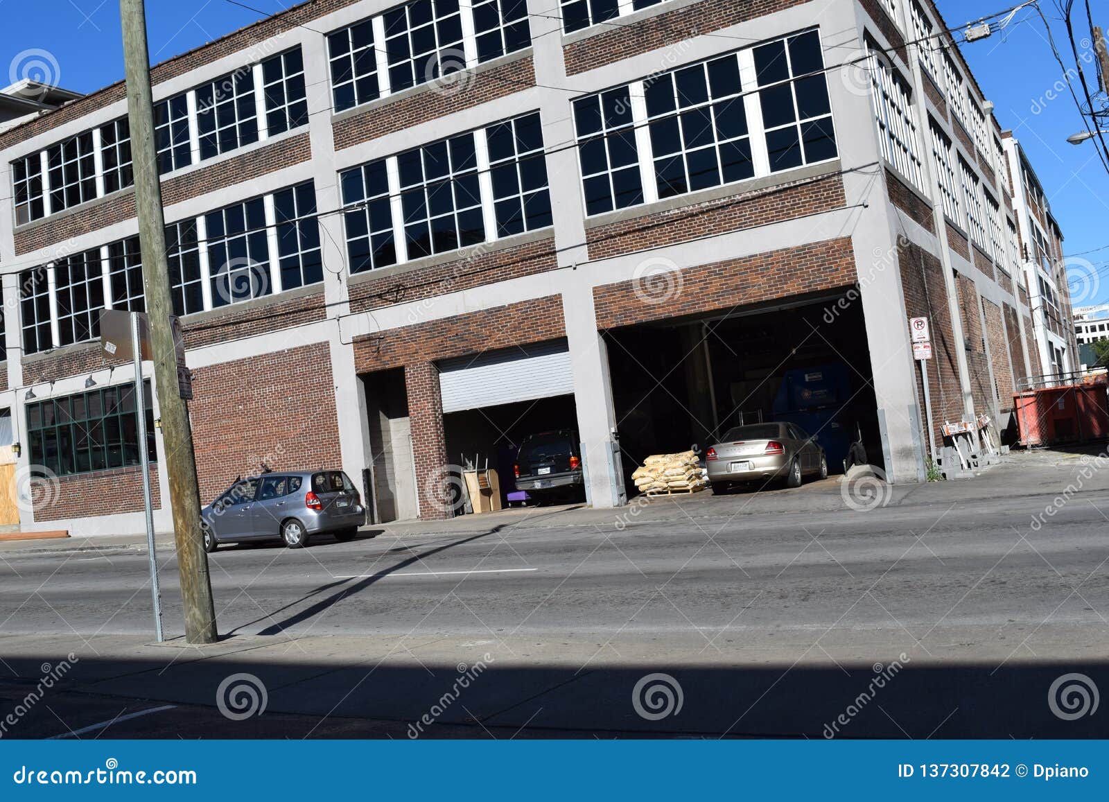 Walking Around the City. Nashville daily City Life Editorial