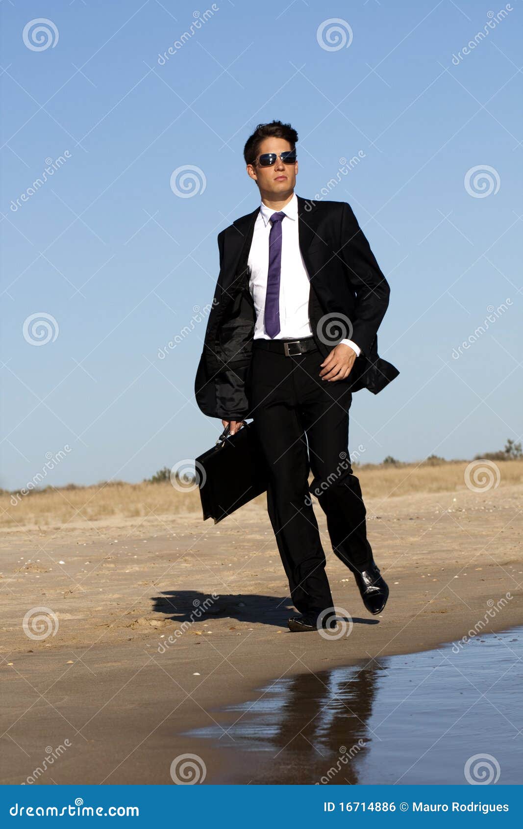 walking-business-man-16714886.jpg