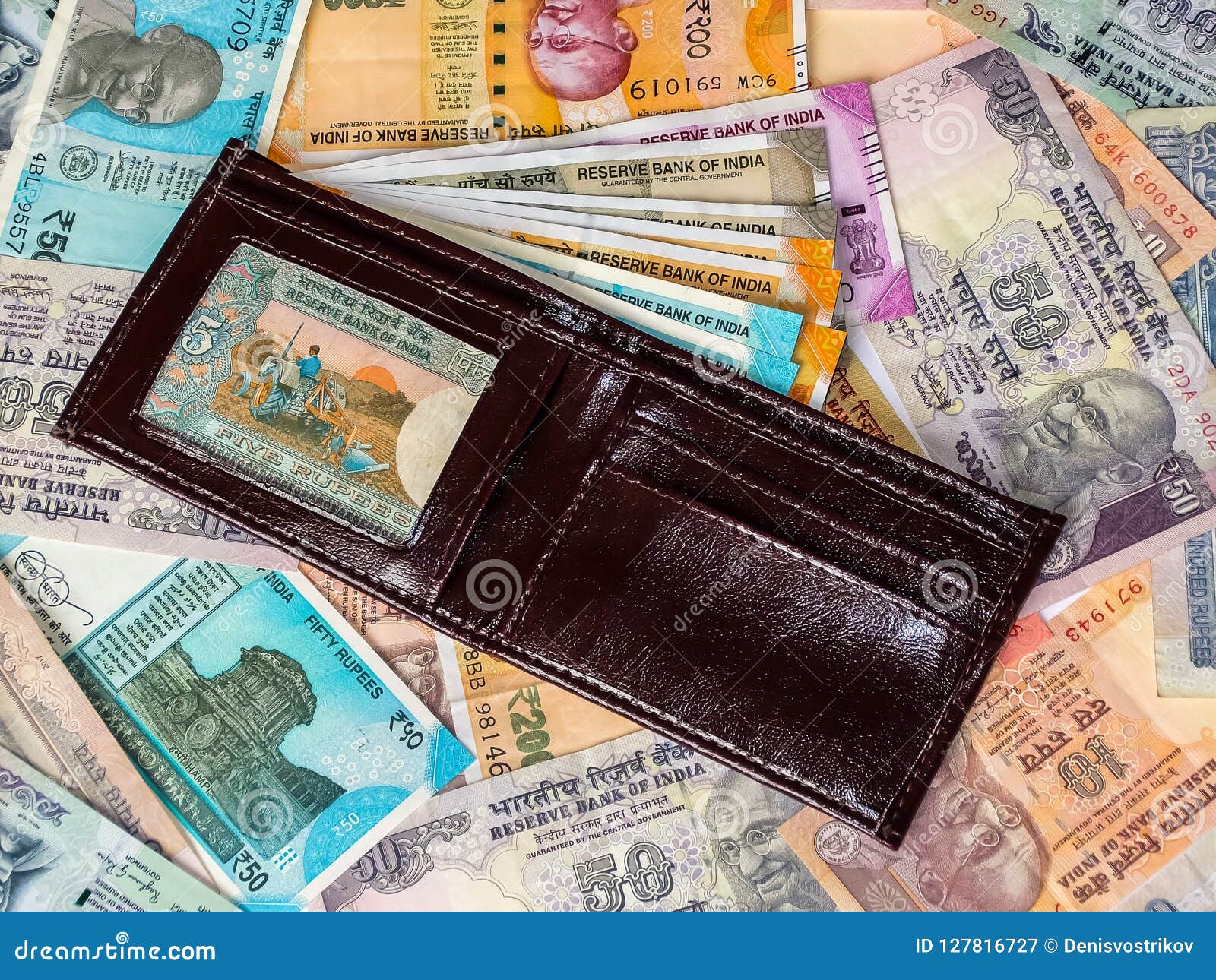 wallet ten twenty fifty one two five hundred two thousand rupee note indian currency rupees old new banknotes 127816727