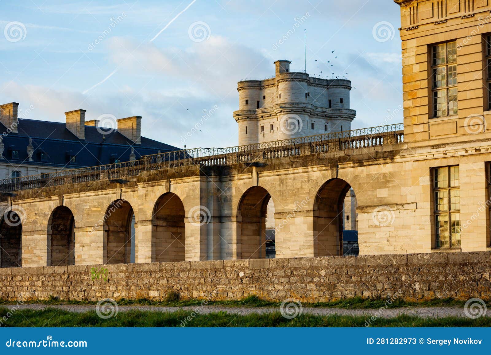 walls to donjon chateau de vincennes panorama near paris