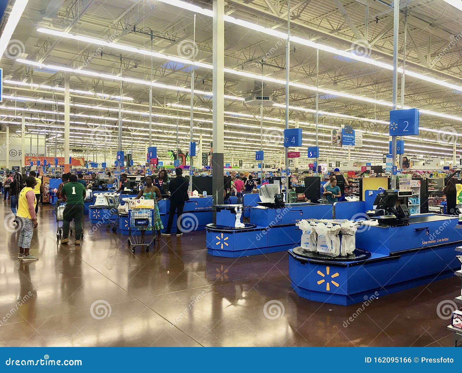 1,492 Walmart In Florida Stock Photos, High-Res Pictures, and Images -  Getty Images