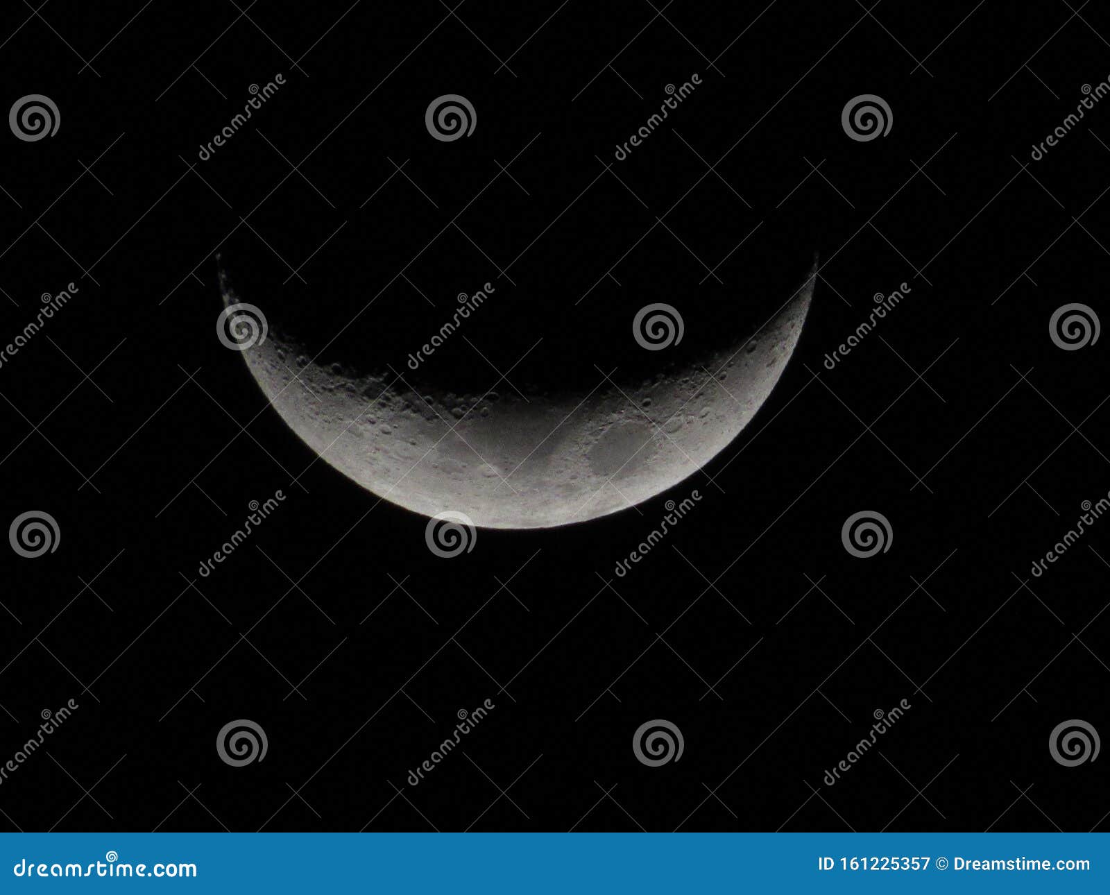 waning moon in the night sky  - lua minguante no cÃÂ©u noturno