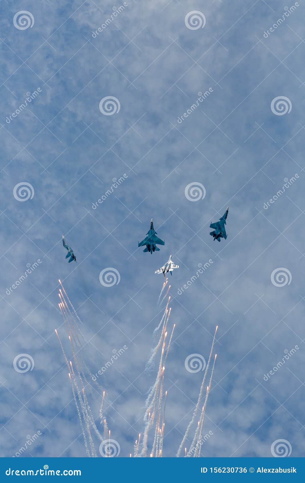 war jet planes showing aerobatics