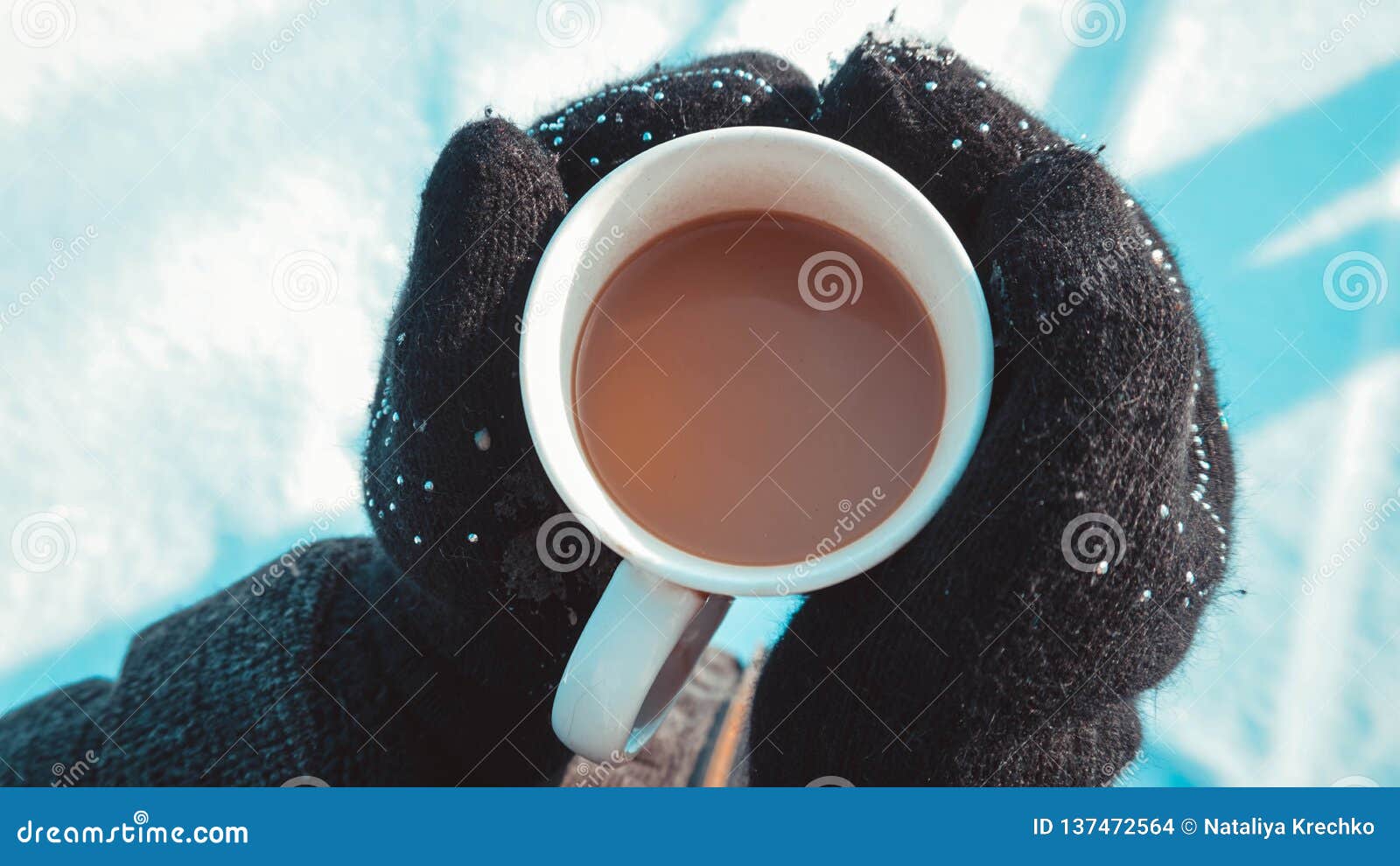 https://thumbs.dreamstime.com/z/warm-cup-hot-coffee-warming-hands-girl-warm-cup-hot-coffee-warming-hands-mittens-womens-hands-137472564.jpg
