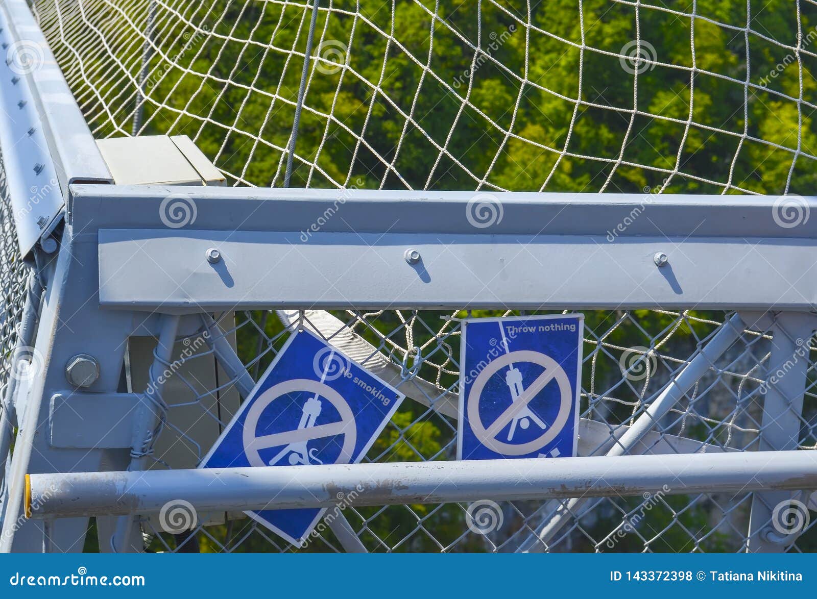 warning signs on the bungee jamping platform - no smoking and throw nothing
