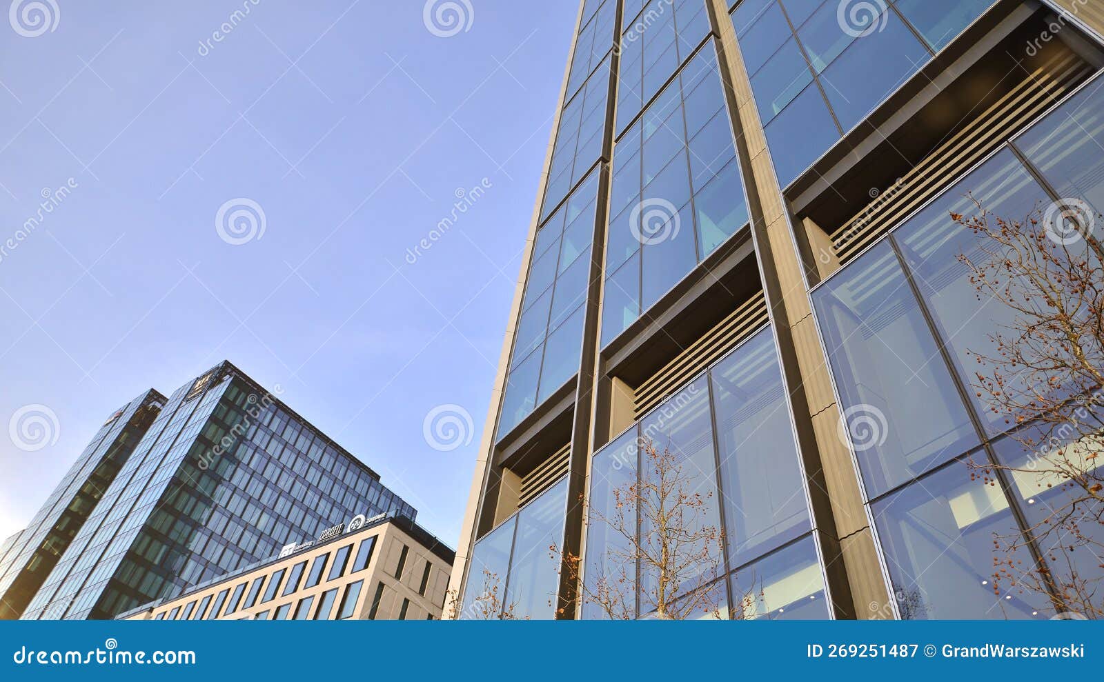 Hymne Manoeuvreren bezoek Warschau Polen 10 Februari 2023. Varso-gebouw. Geveltextuur Van Een Glas  Gespiegeld Kantoorgebouw. Redactionele Fotografie - Image of luxe, centrum:  269251487