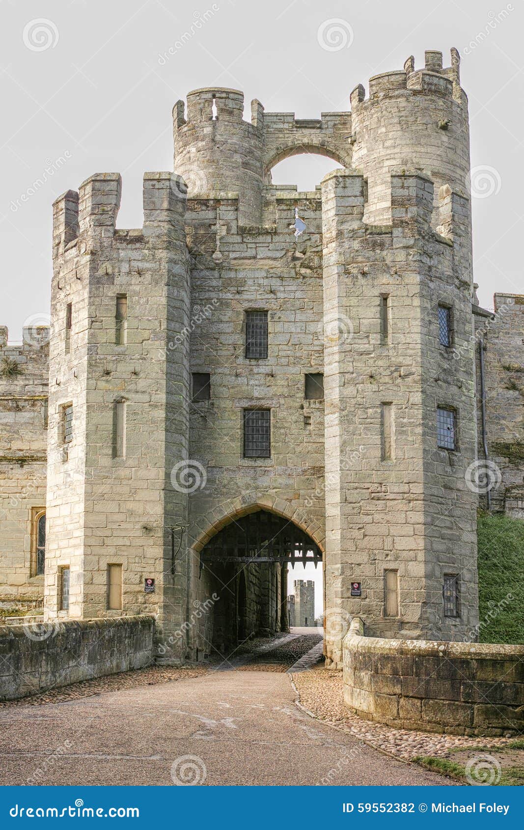 Castle gates Warwick-castle-main-gate-river-avon-england-originally-built-william-conqueror-eleventh-century-then-rebuilt-59552382