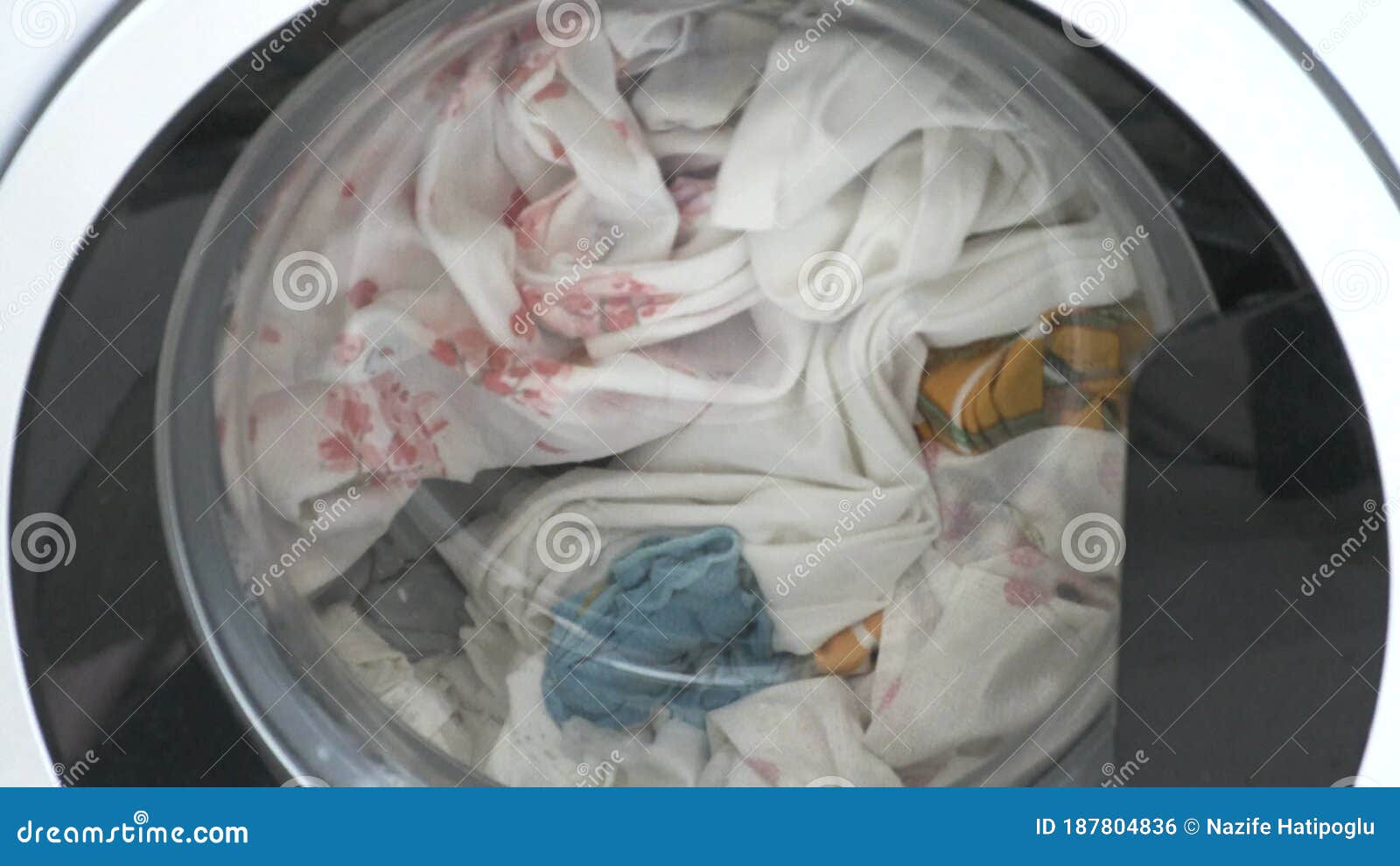 A Washing Machine that Works in the Spinning Process, Wring the Laundry