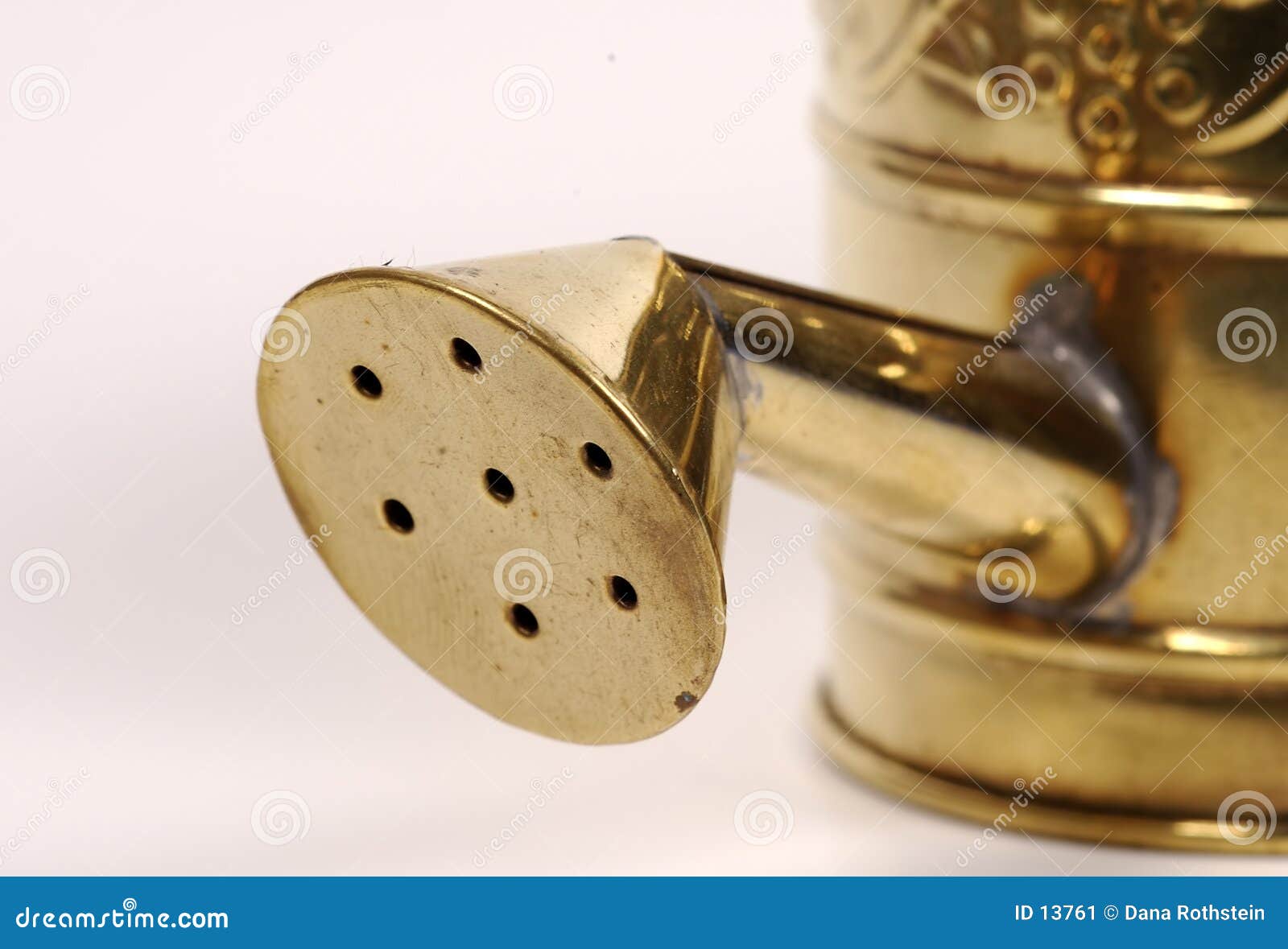 Wasser kann herausspritzen stockbild. Bild von werft, messing - 13761