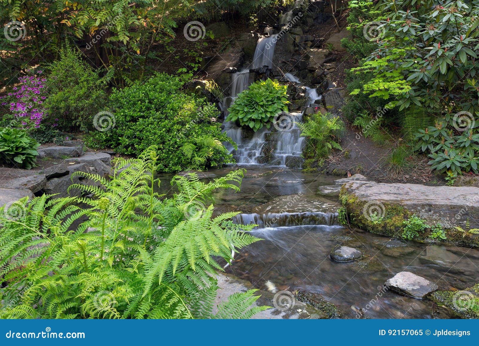 Wasserfall Und Nebenfluss Bei Crystal Springs Rhododendron Garden