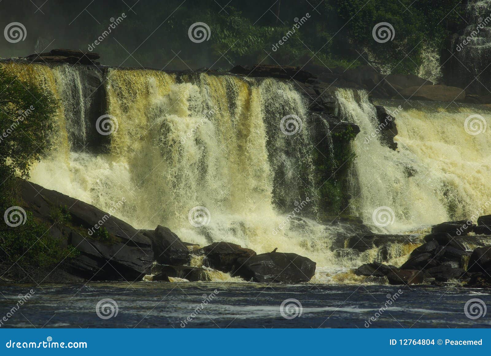 Wasserfälle Venezuela. Große Wasserfälle in einem Nationalpark, Venezula