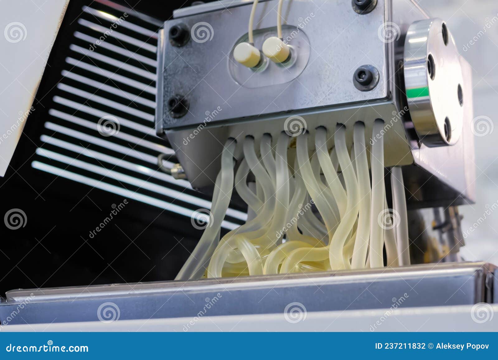 Waste Plastic Recycling Machine Process of Melting Polyethylene at