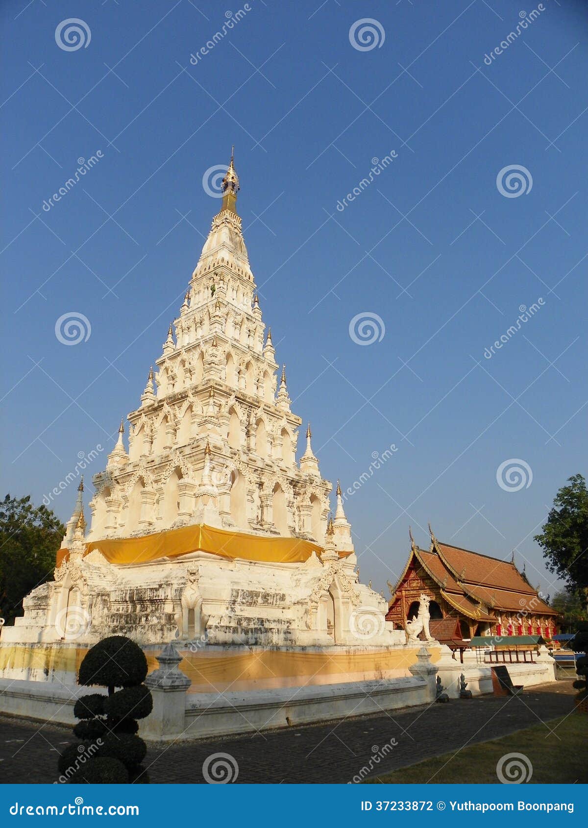 Buddhist stupa in Wat chediliam temple chiangmai