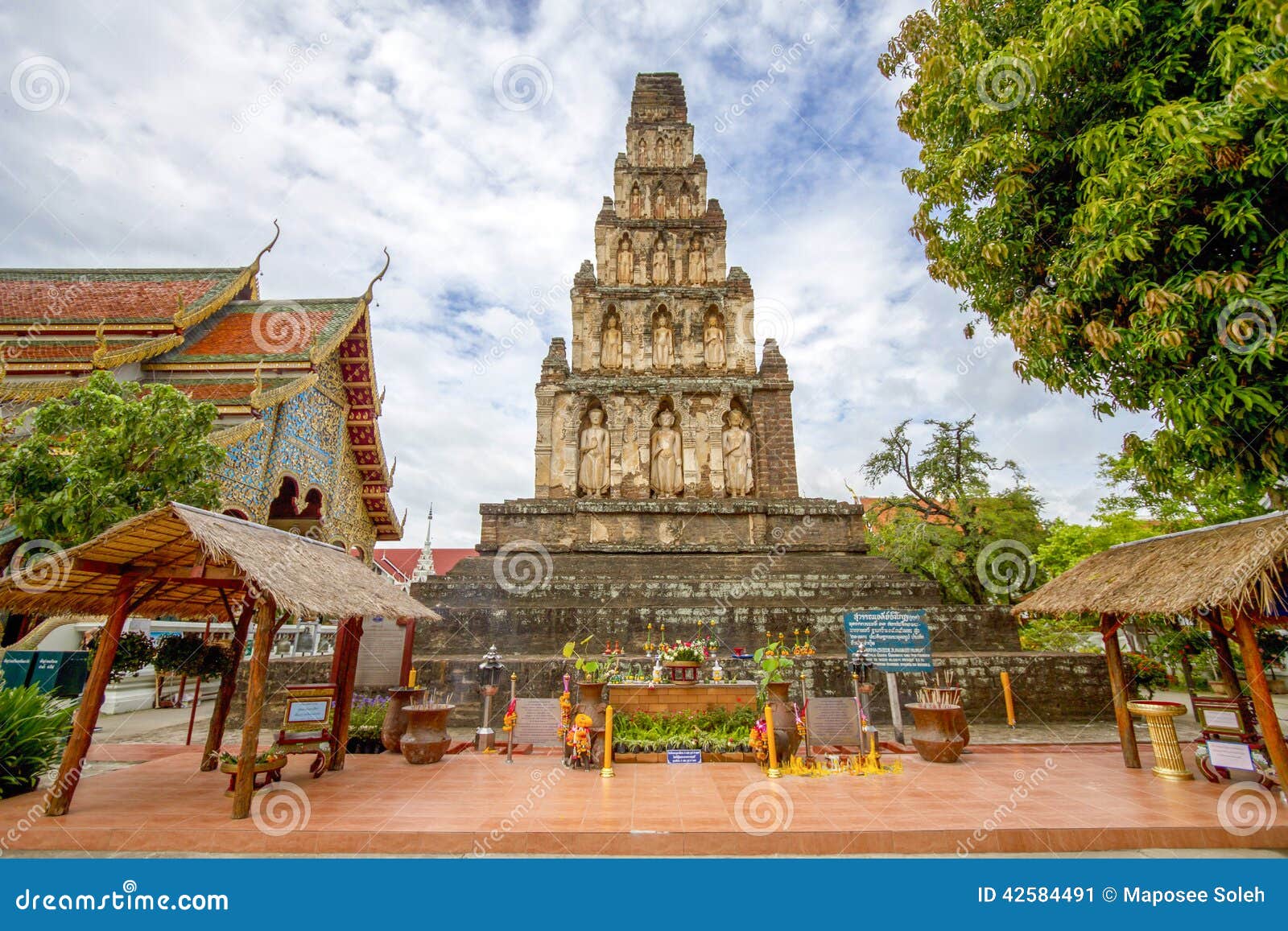wat jham dhe vi - lumphoon thailand