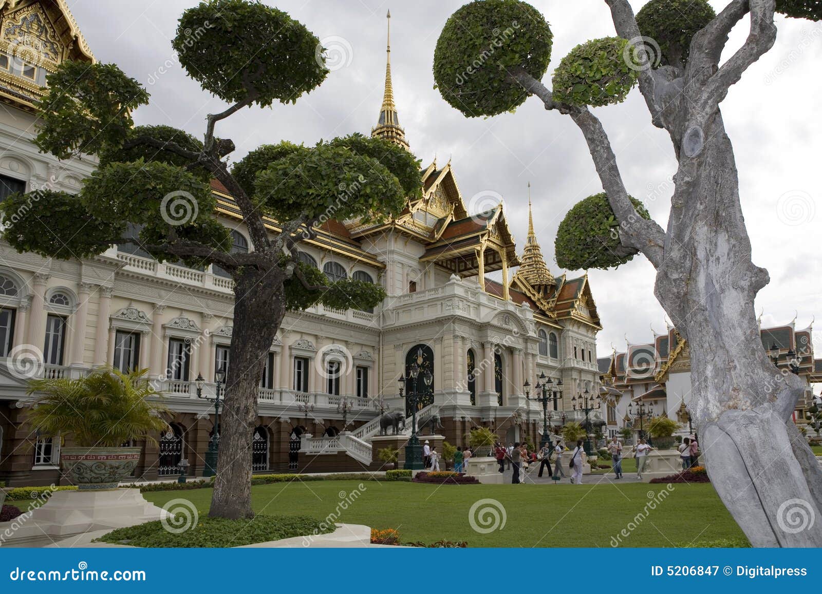 wat phra kaew, the royal palace in bangkok