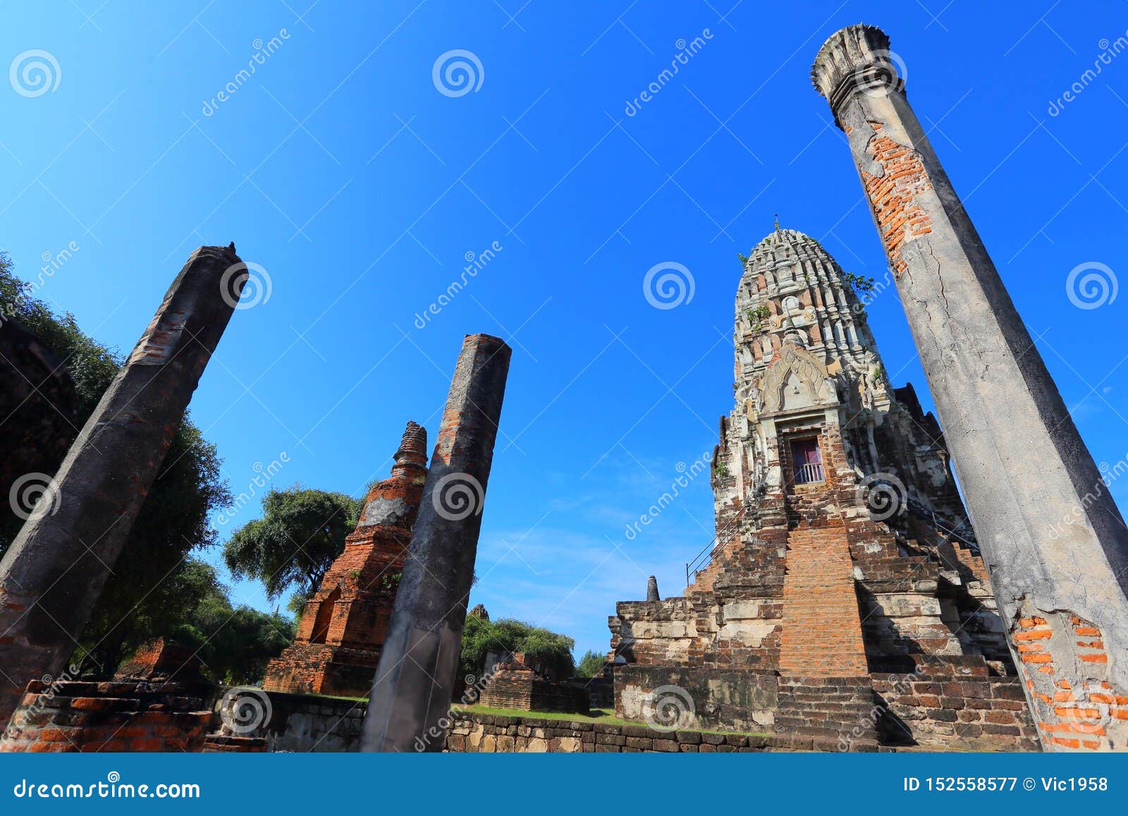 wat prha mahathat temple in ayutthaya