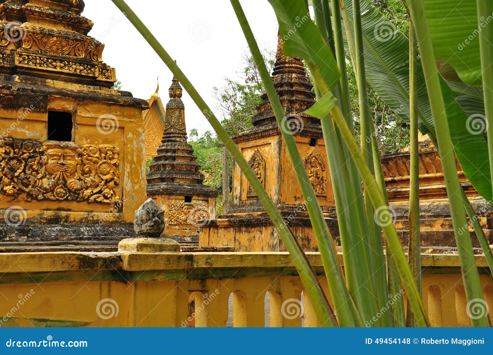 wat som rong buddhist temple - tra vinh, vietnam