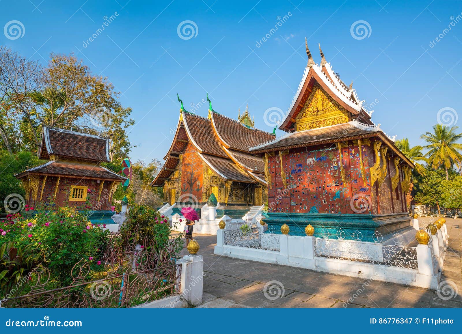 wat xieng thong, the most popular temple in luang pra bang