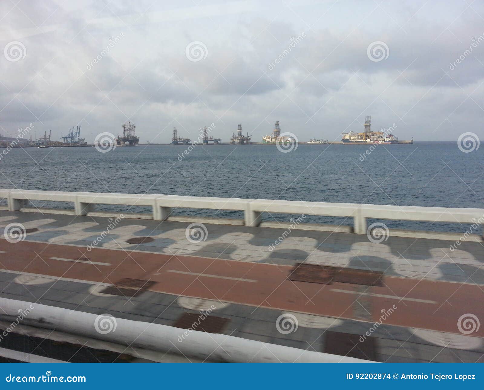 watching canary island port in las palmas