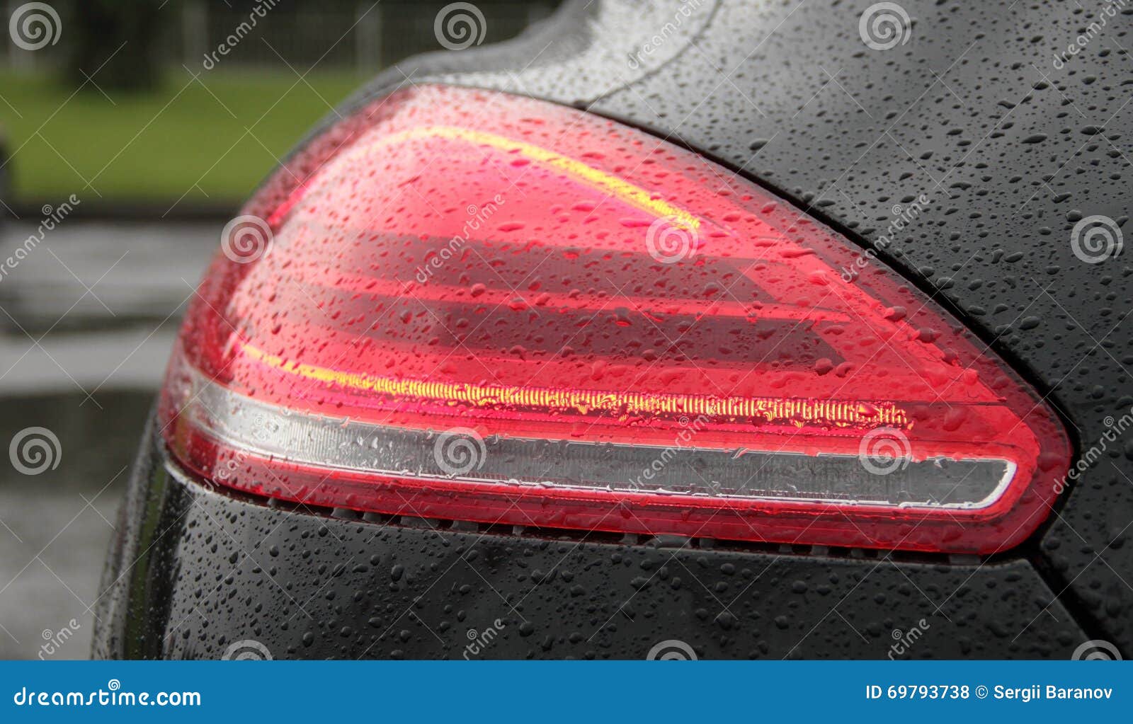 Water repellent car windshield - Stock Photo [73218752] - PIXTA