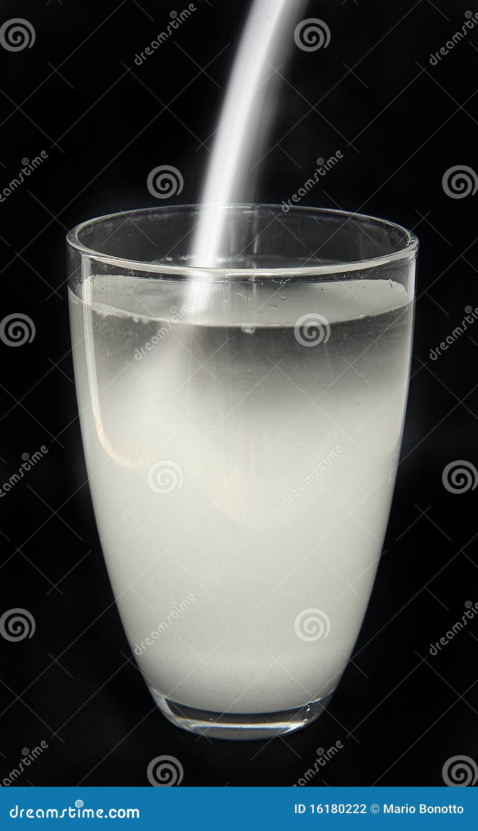 verdund Licht vlotter Water en suiker stock foto. Image of zoetmiddel, drank - 16180222