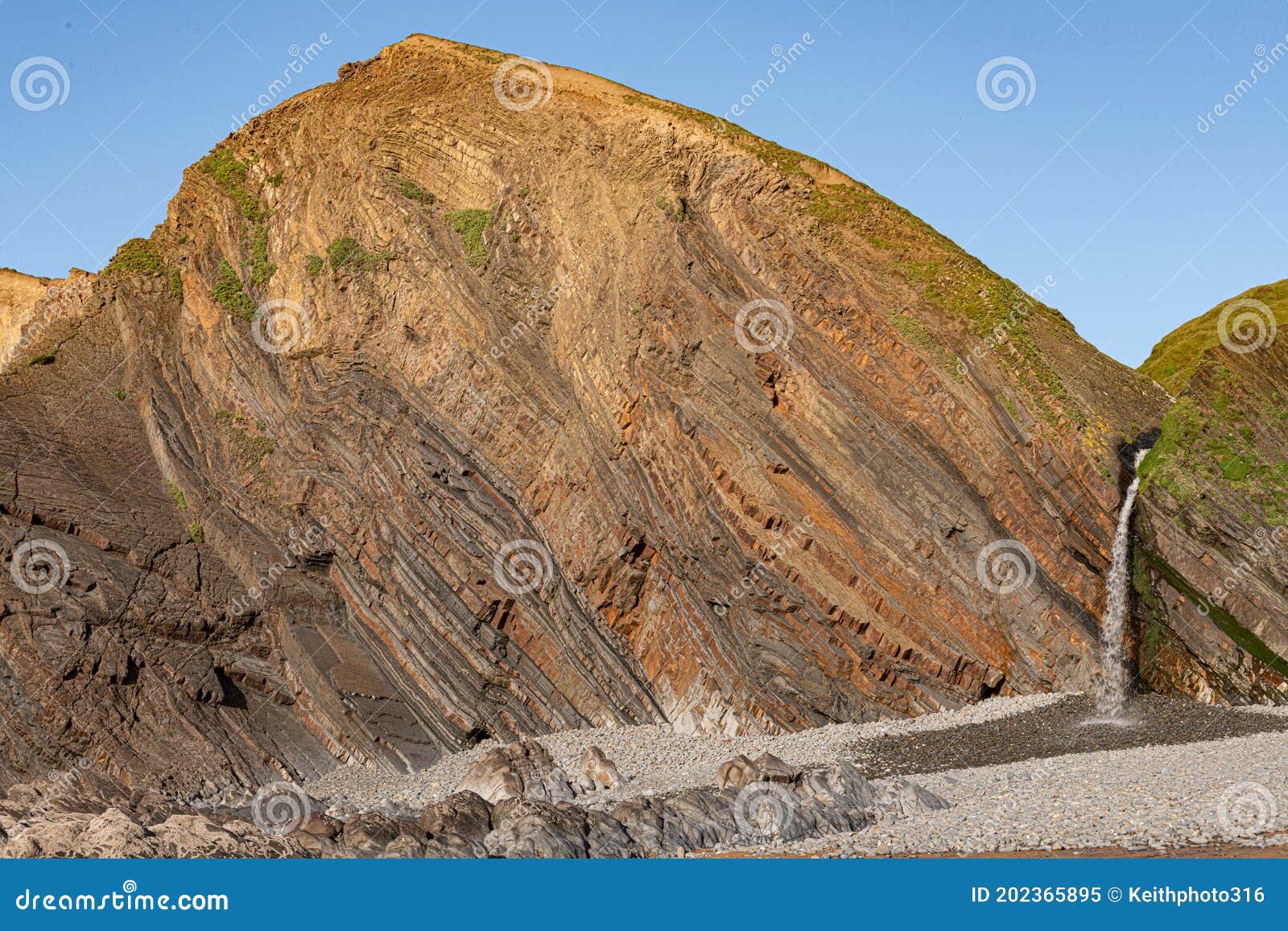 cliff side showing dipping sedimentary rocks