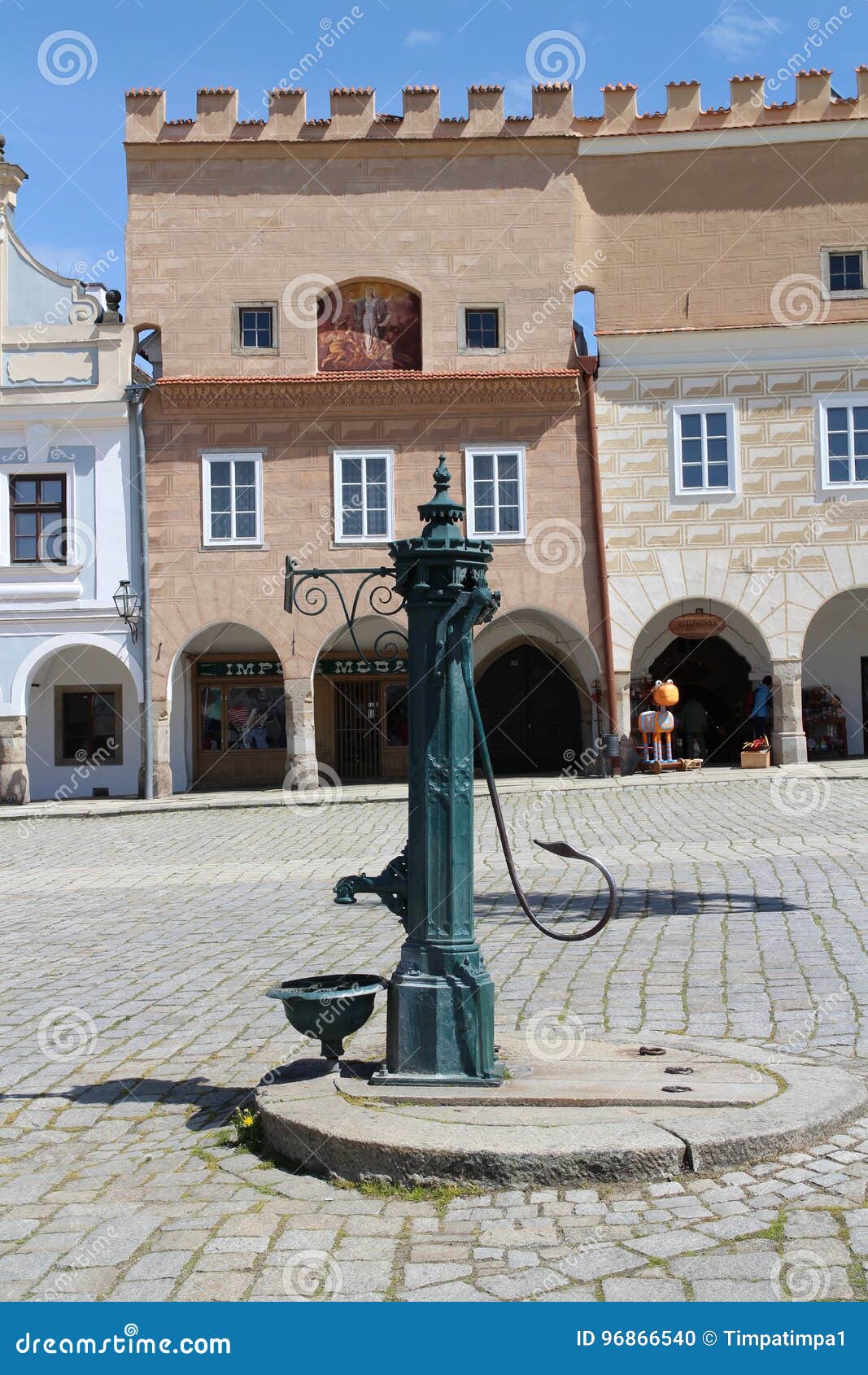 water pump on the main square in telÃÂ