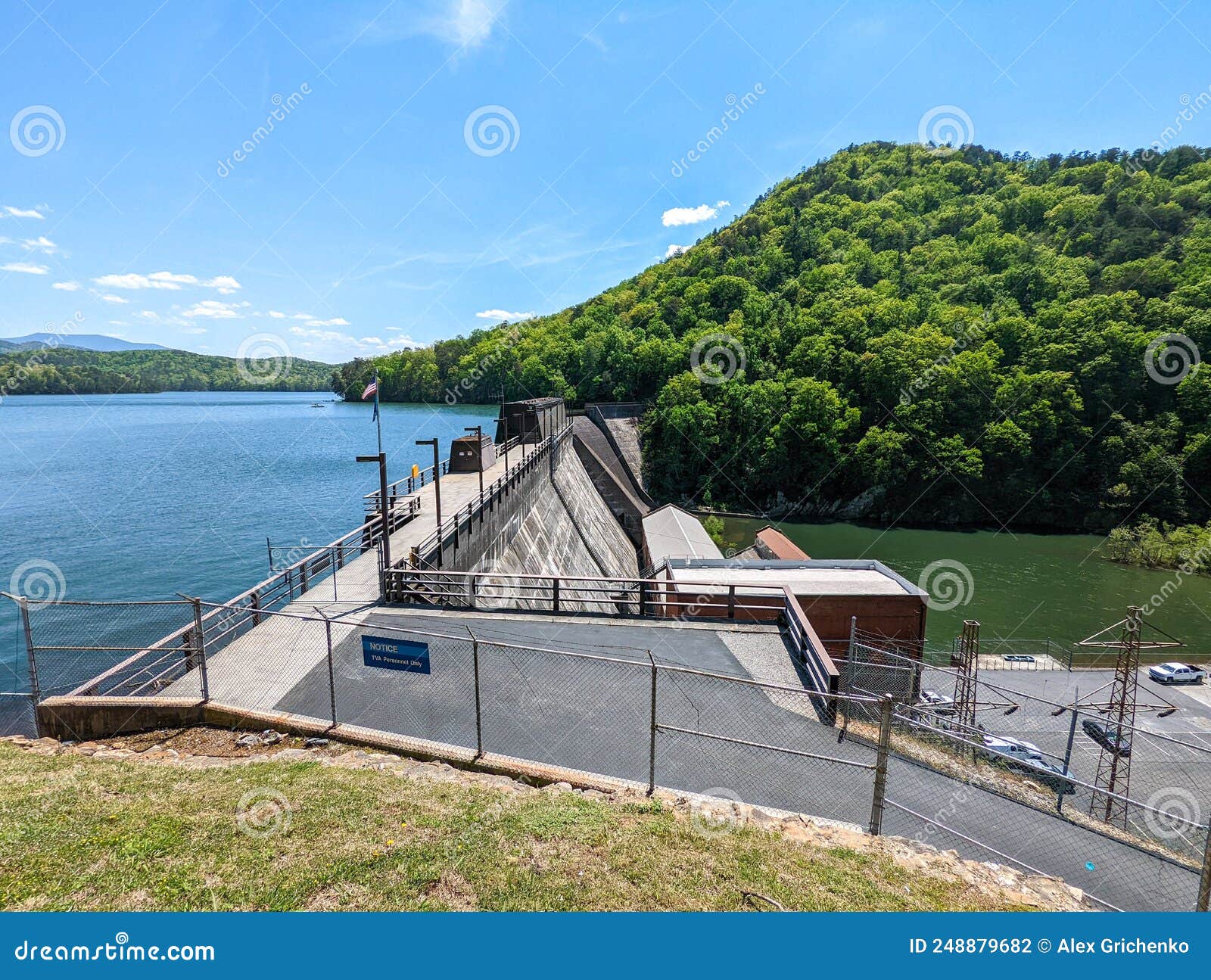 water scenes on lake ocoee  north carolina