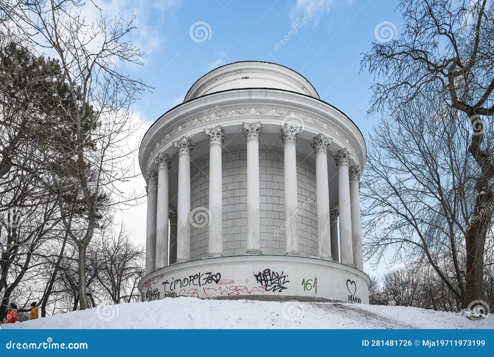 temple of vesta in warsaw