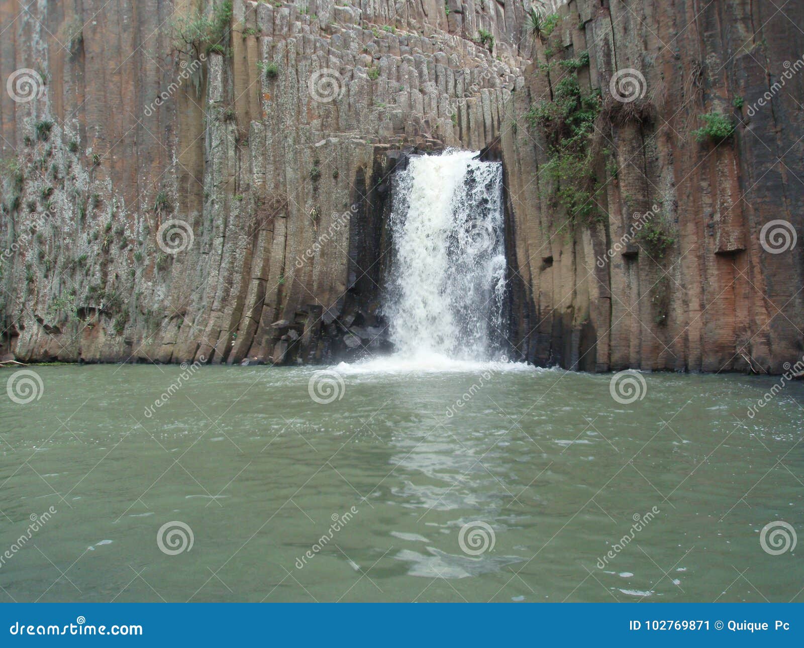 waterfall and basaltic prisms of santa marÃÂ­a regla, mexico.