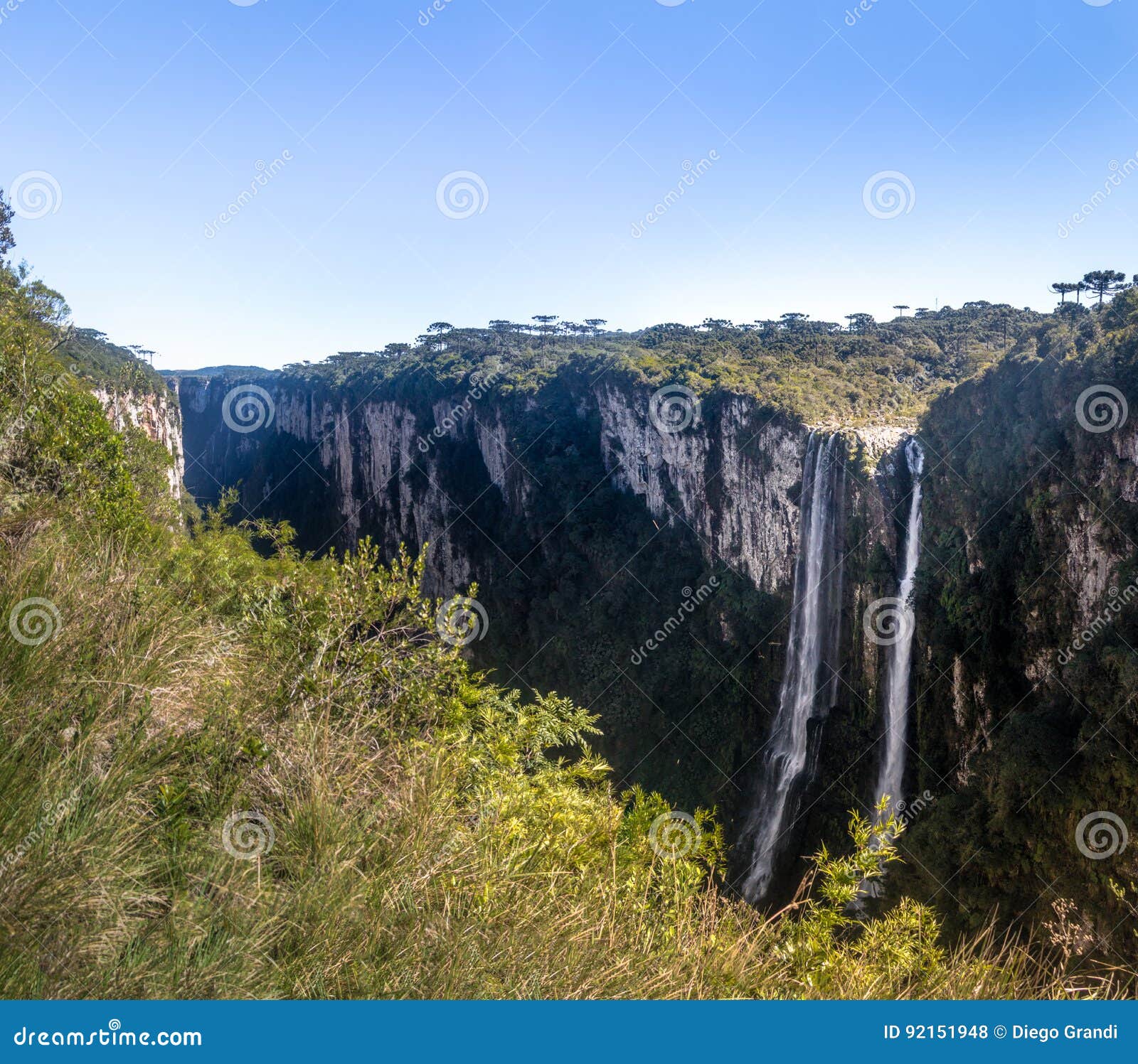 waterfall of itaimbezinho canyon at aparados da serra national park - cambara do sul, rio grande do sul, brazil