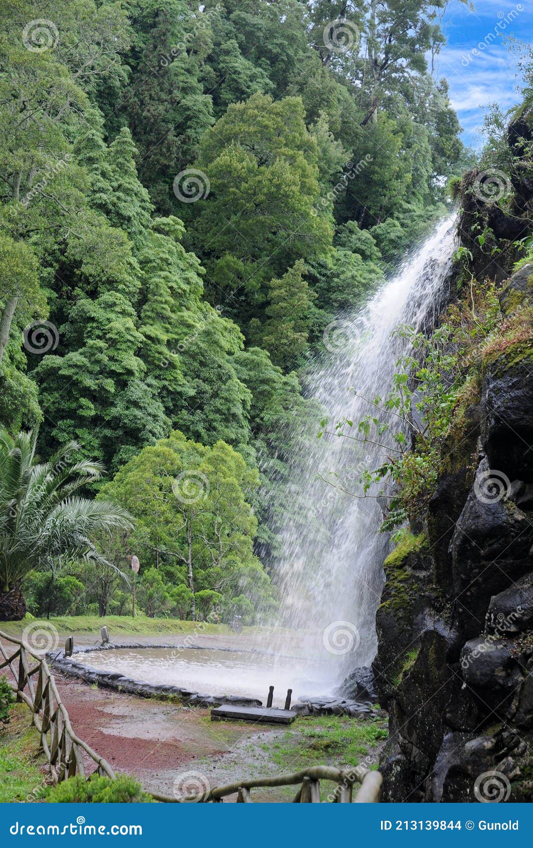 waterfall in parque natural da ribeira dos caldeiroes