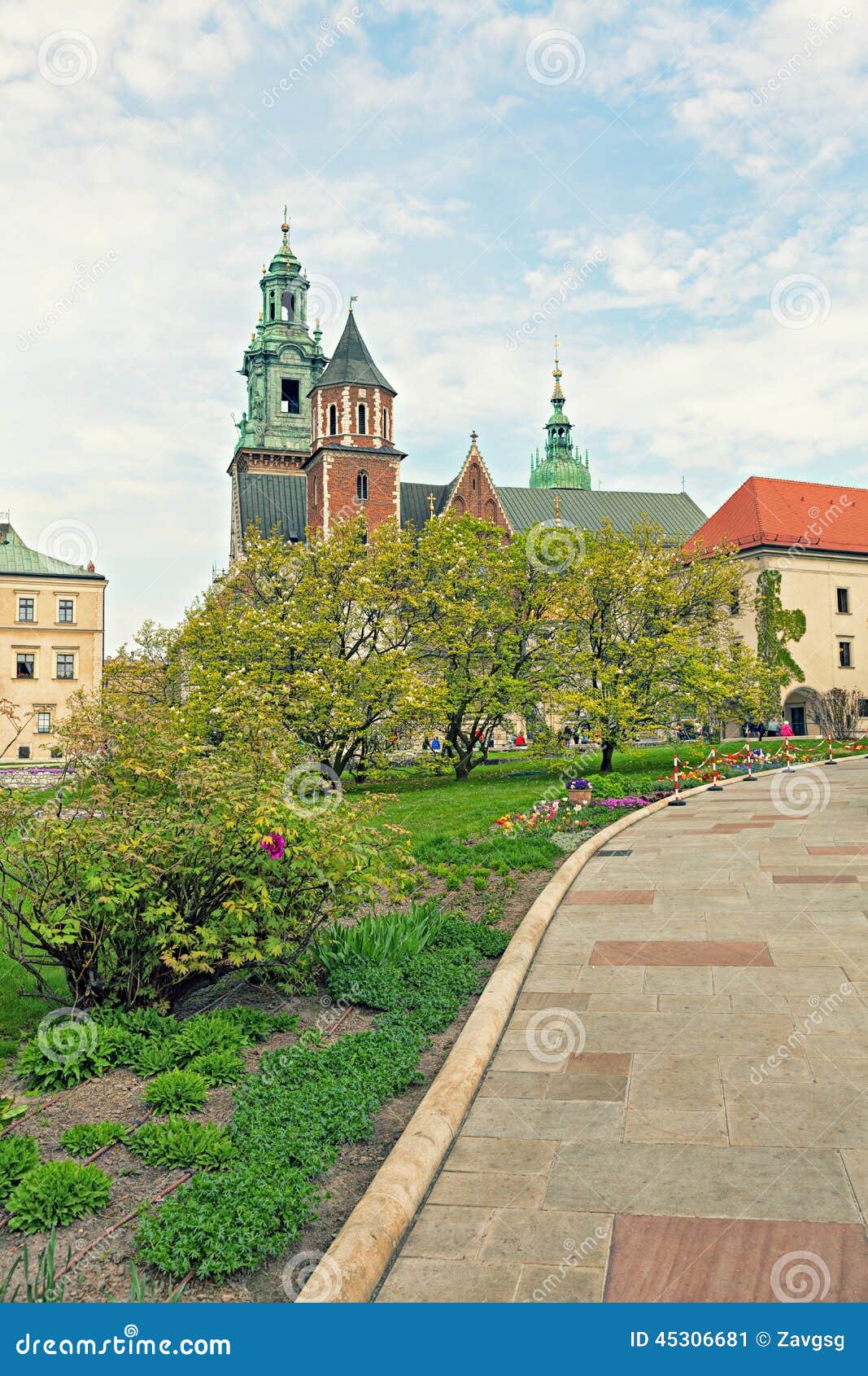 Wawel Schloss hof. Wawel ist ein verstärkter Architekturkomplex, der am linken Ufer der Weichsels in KrakÃ-³ w, Polen aufgerichtet wird