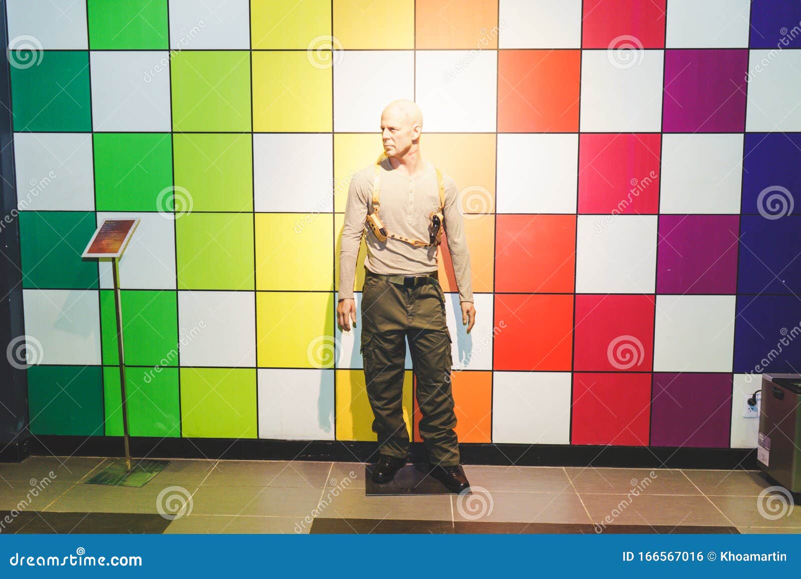 Wax Statue Of Famous People, Bruce Wills In Die Hard Movie, In Sun