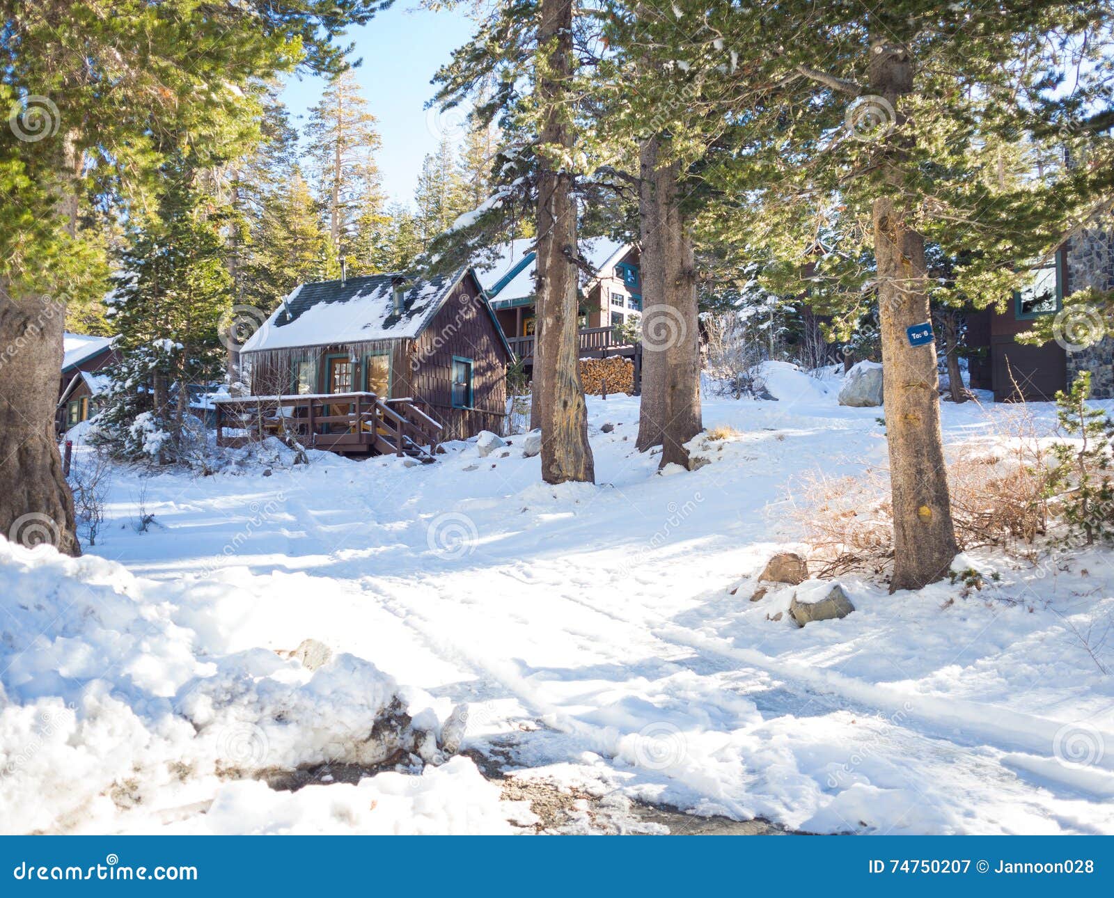 Way To Mammoth Lakes in Winter . Stock Image Image of lane, endless