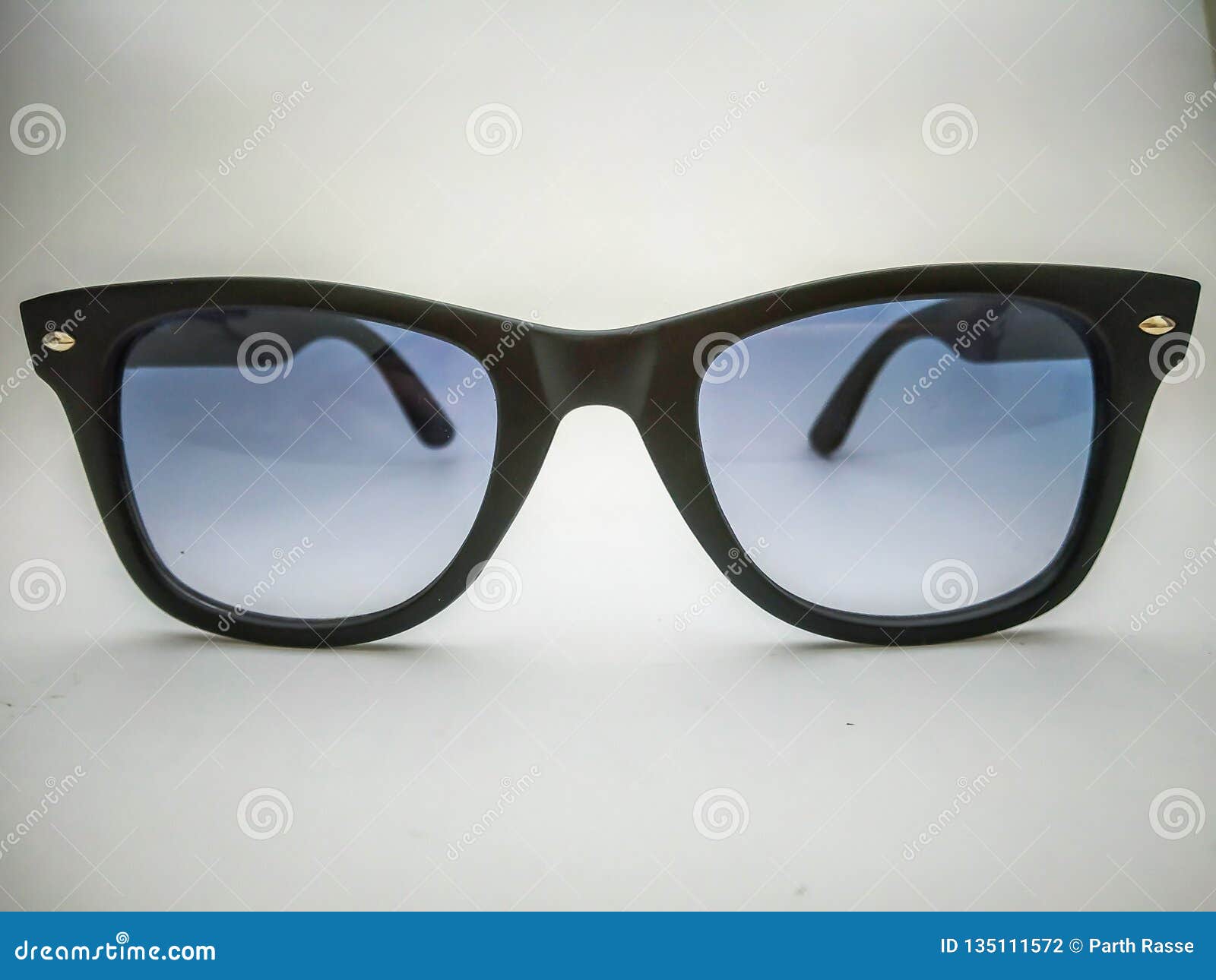 navy blue wayfarer sunglasses