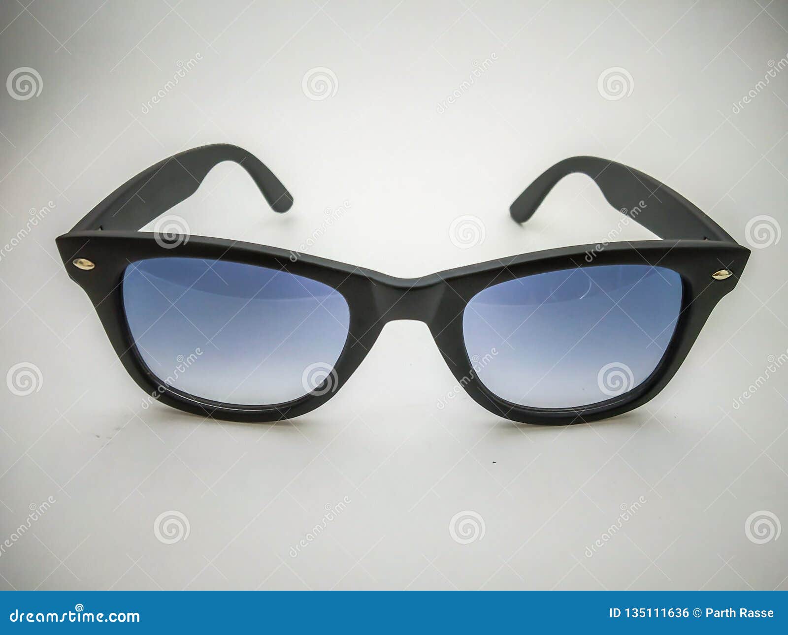 navy blue wayfarer sunglasses