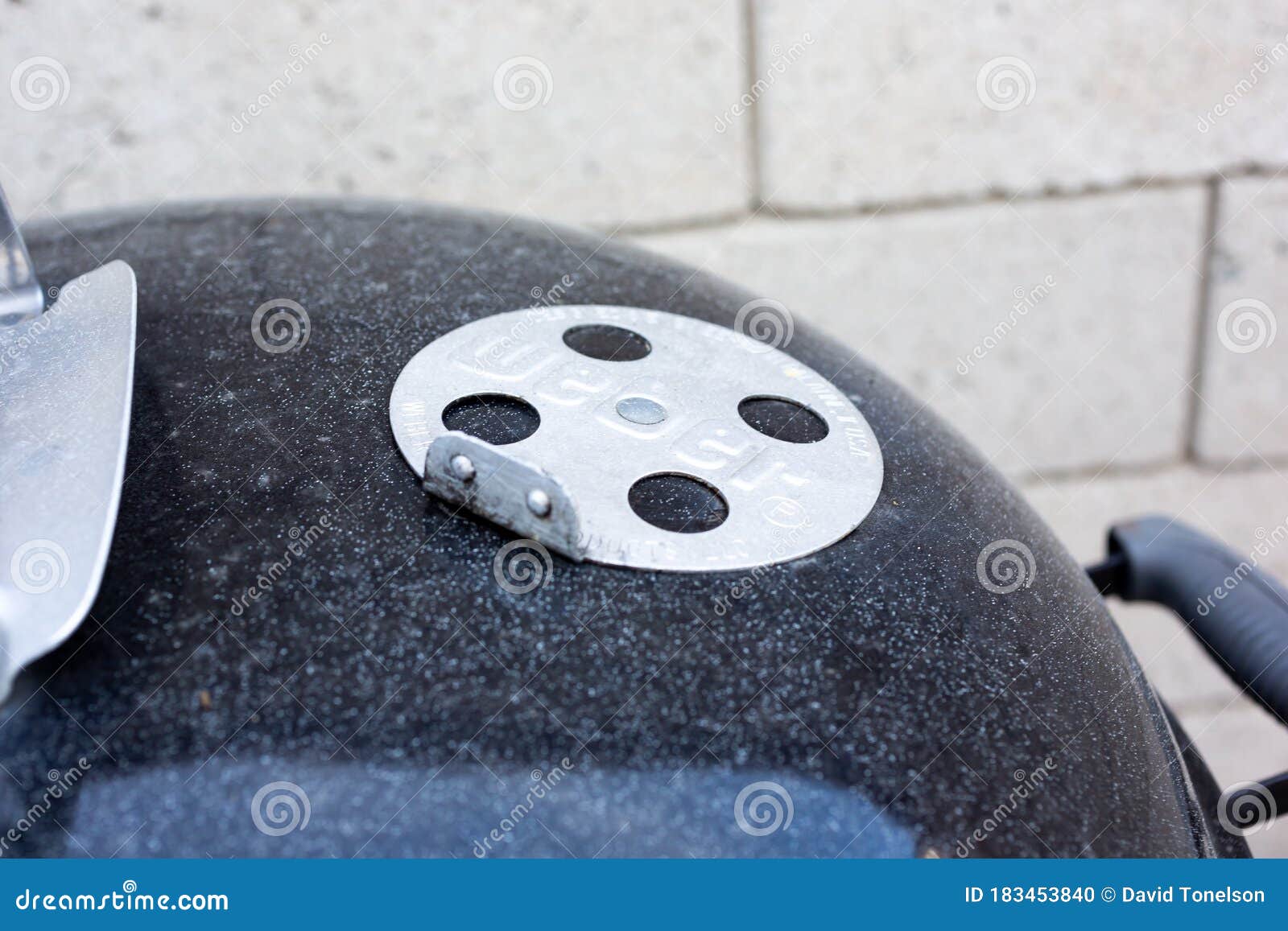 er kettle editorial image. Image of backyard, foil 183453840