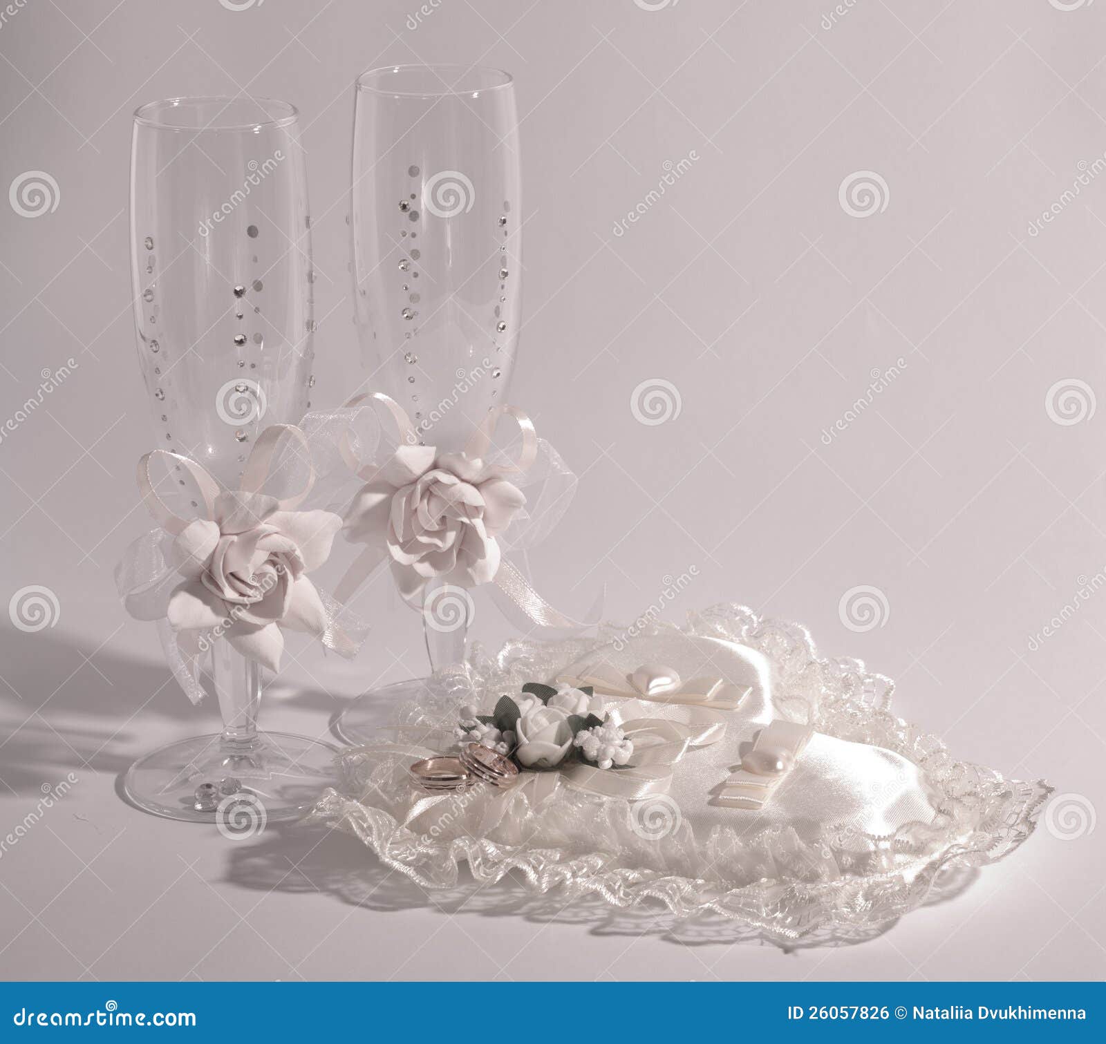 wedding-accessories-26057826.jpg