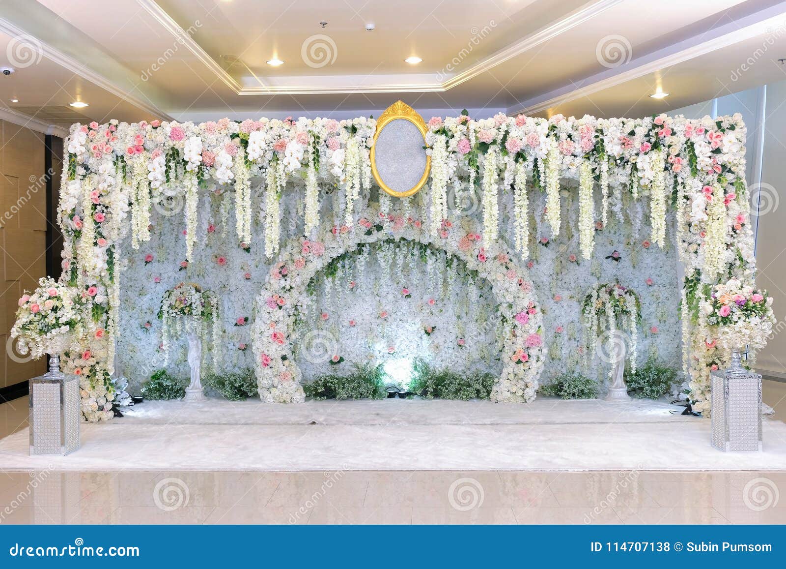Wedding Arch and Wedding Background. Stock Photo - Image of love, dinner:  114707138
